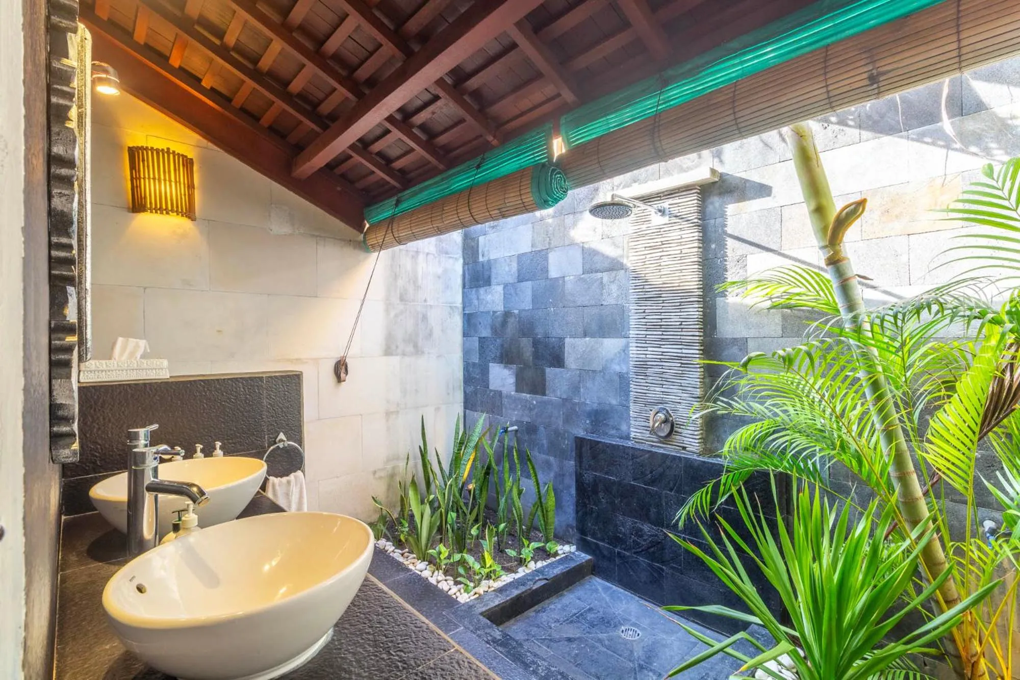 Scallywags Mango Retreat