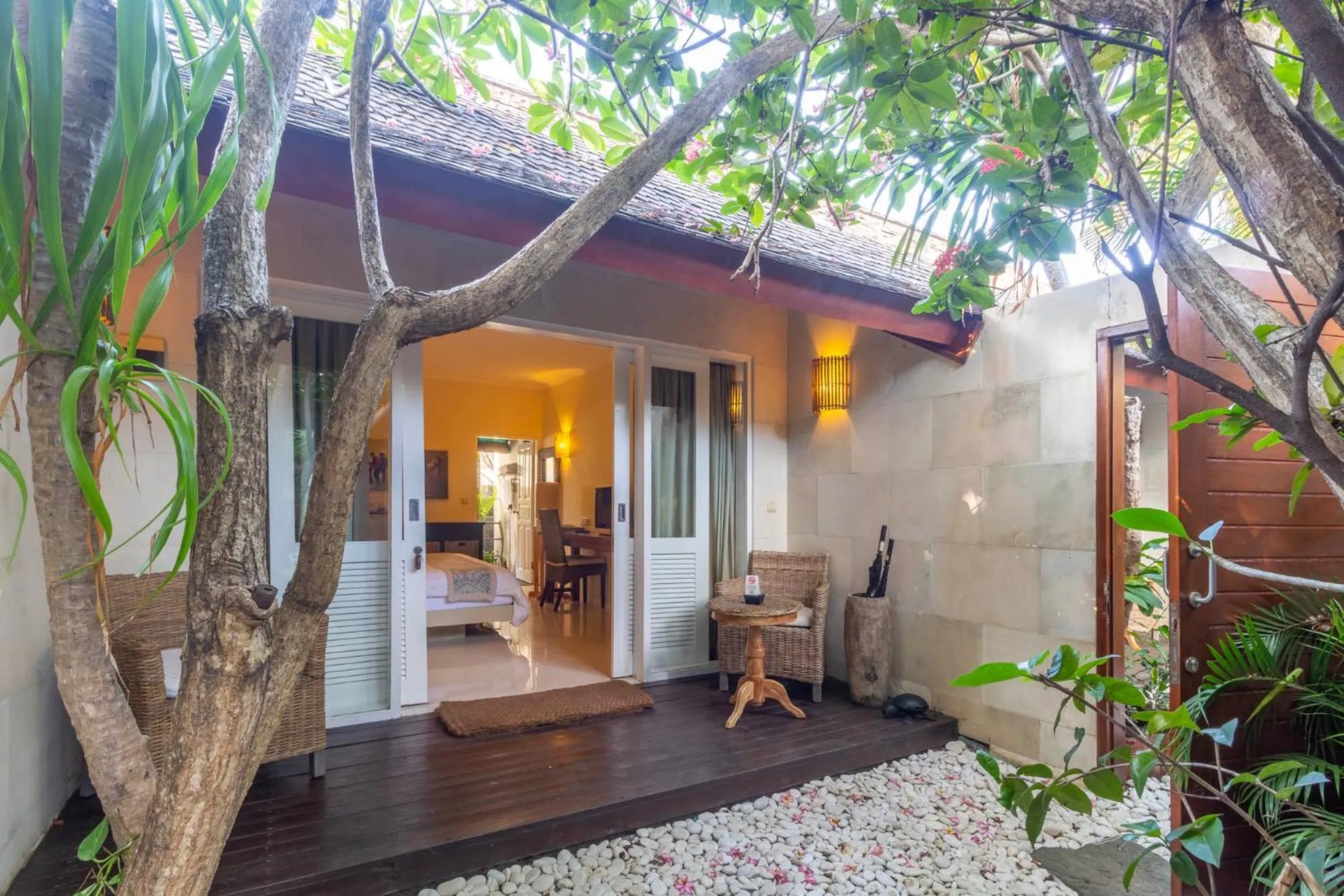 Scallywags Mango Retreat