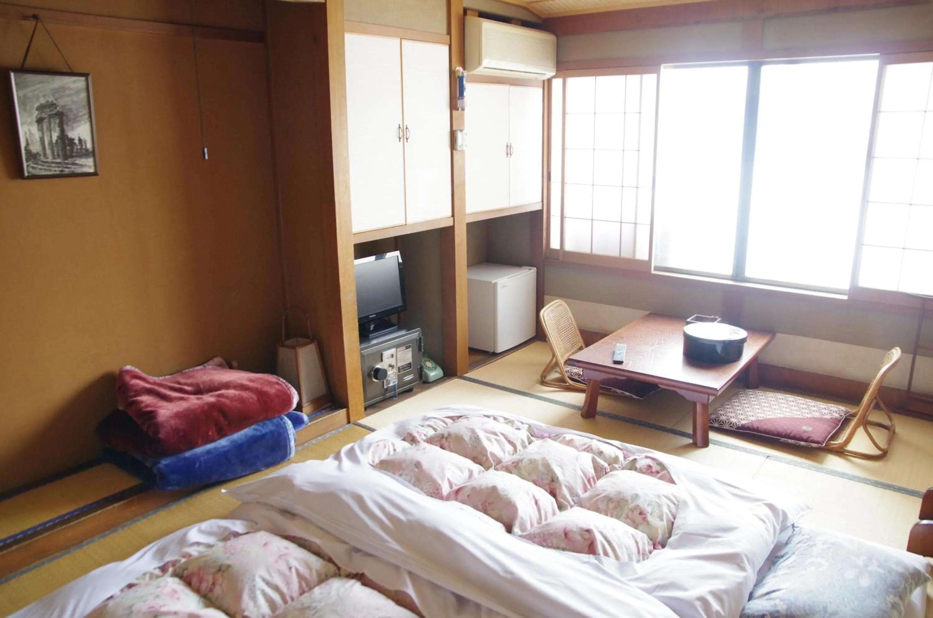 Photo of the whole room, Bed in Ryokan Takayama
