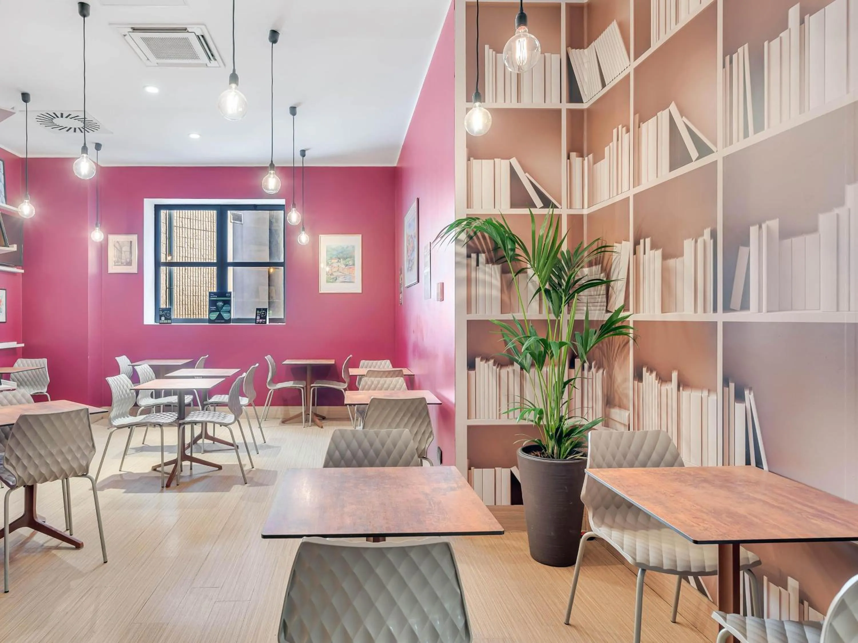 Lobby or reception in B&B Hotel Milano San Siro