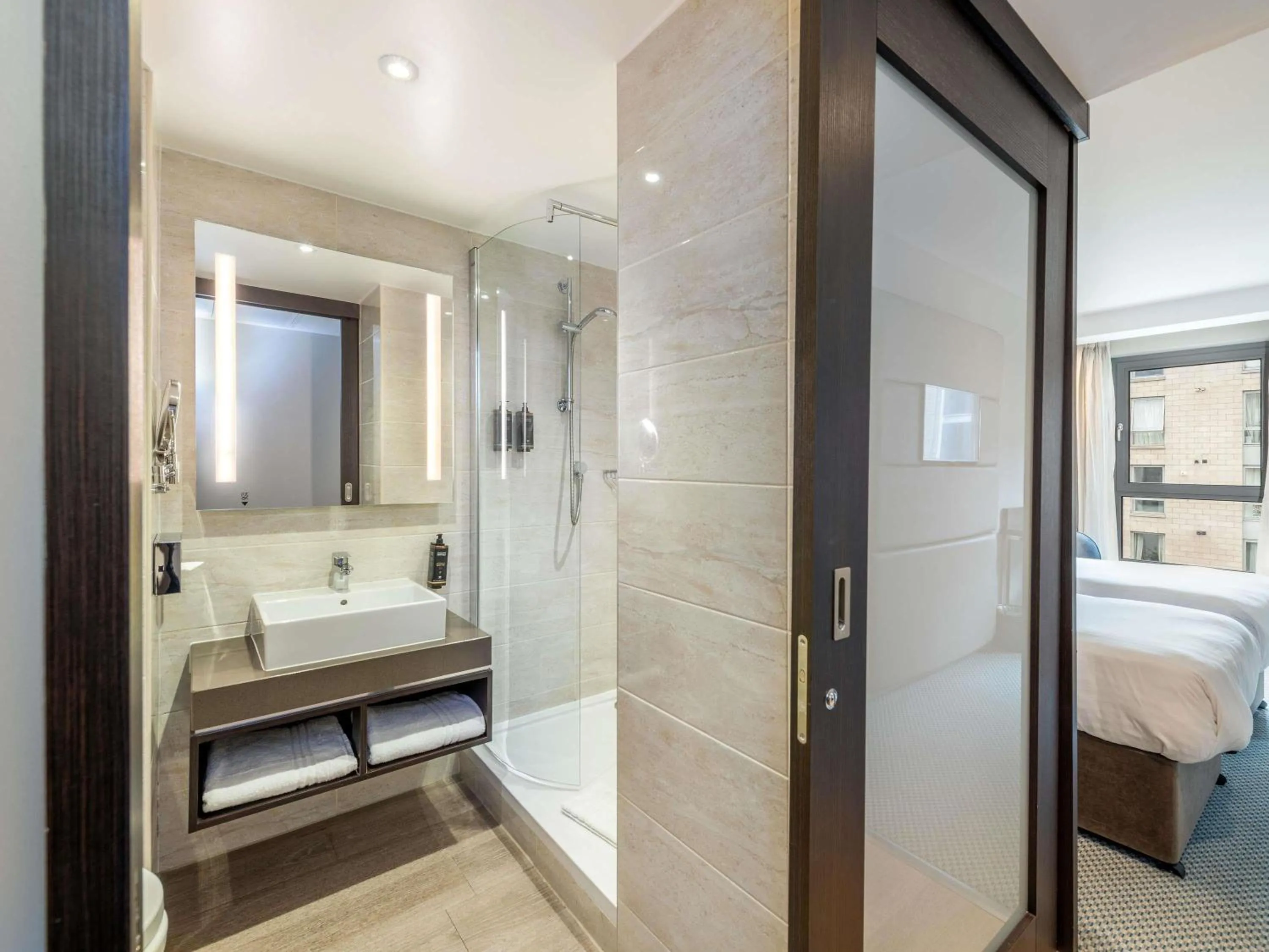 Bedroom, Bed in Mercure Edinburgh Haymarket