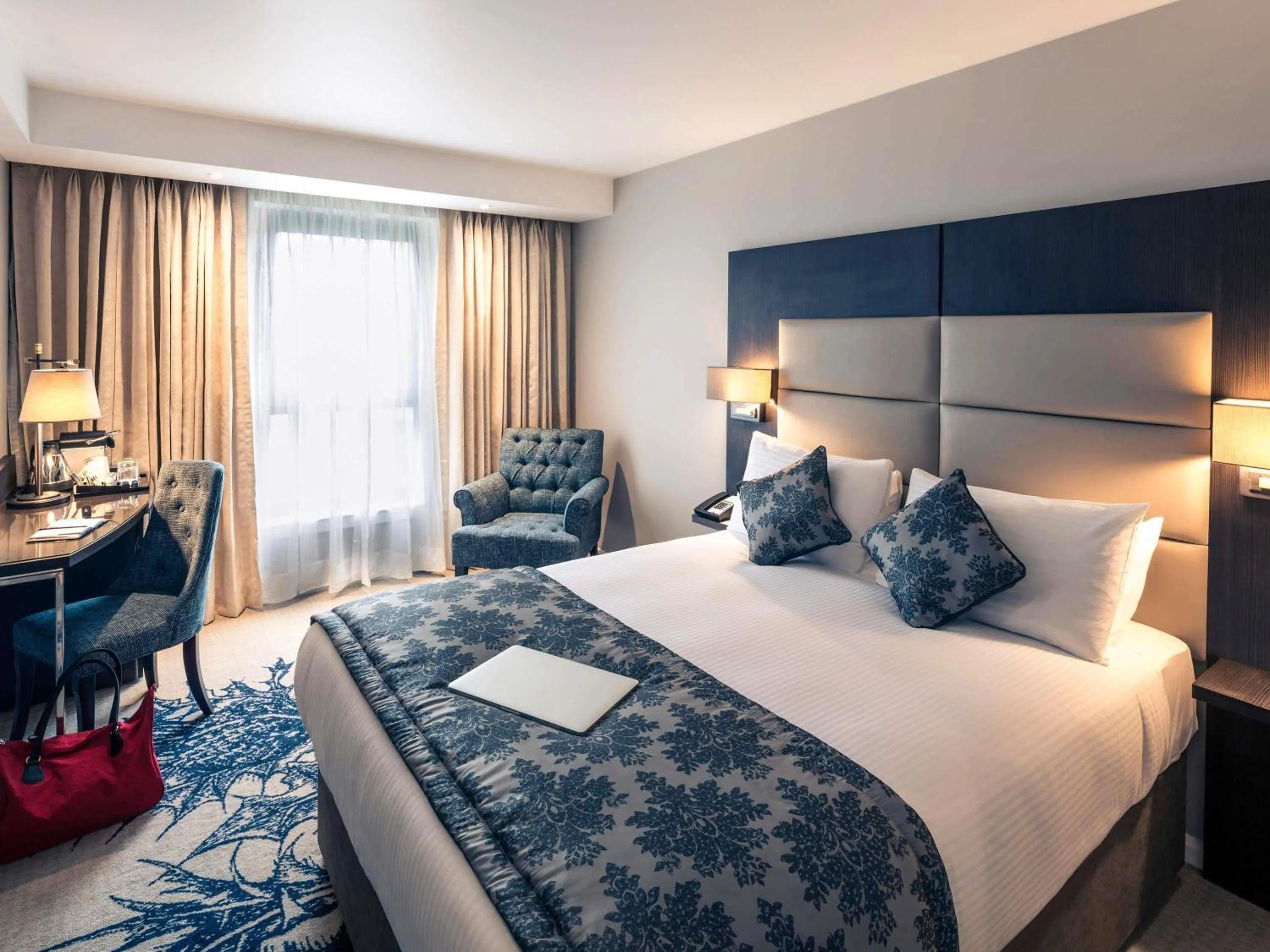 Bedroom, Bed in Mercure Edinburgh Haymarket