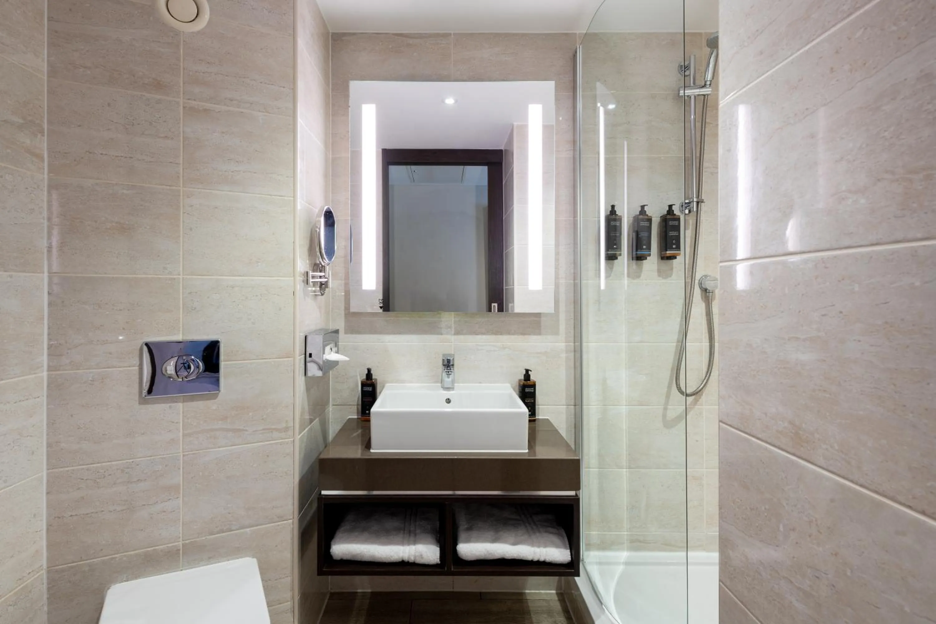Bathroom in Mercure Edinburgh Haymarket