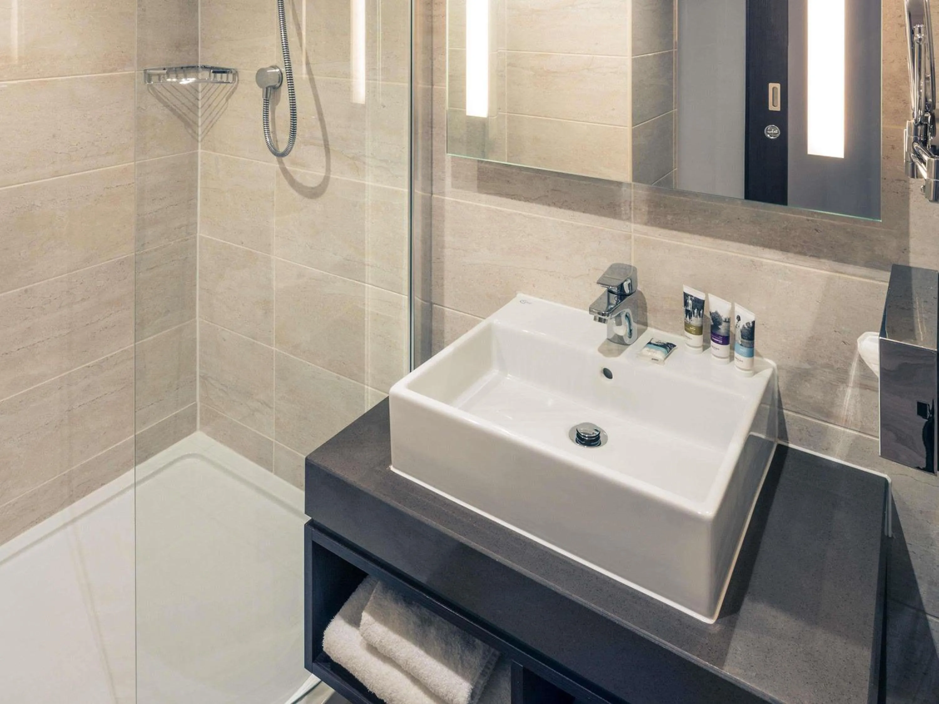 Bedroom in Mercure Edinburgh Haymarket