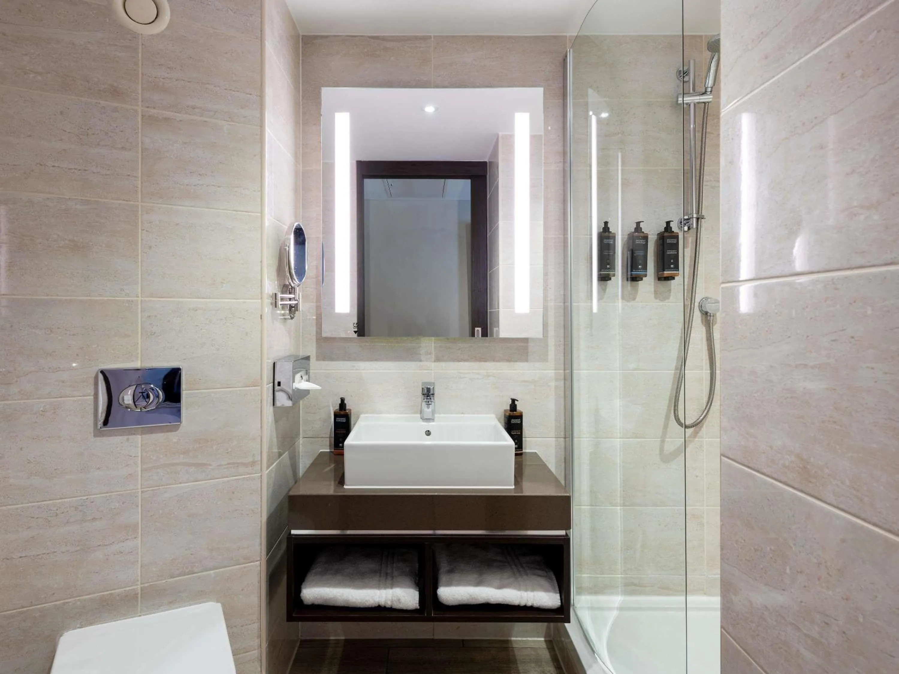 Bedroom in Mercure Edinburgh Haymarket