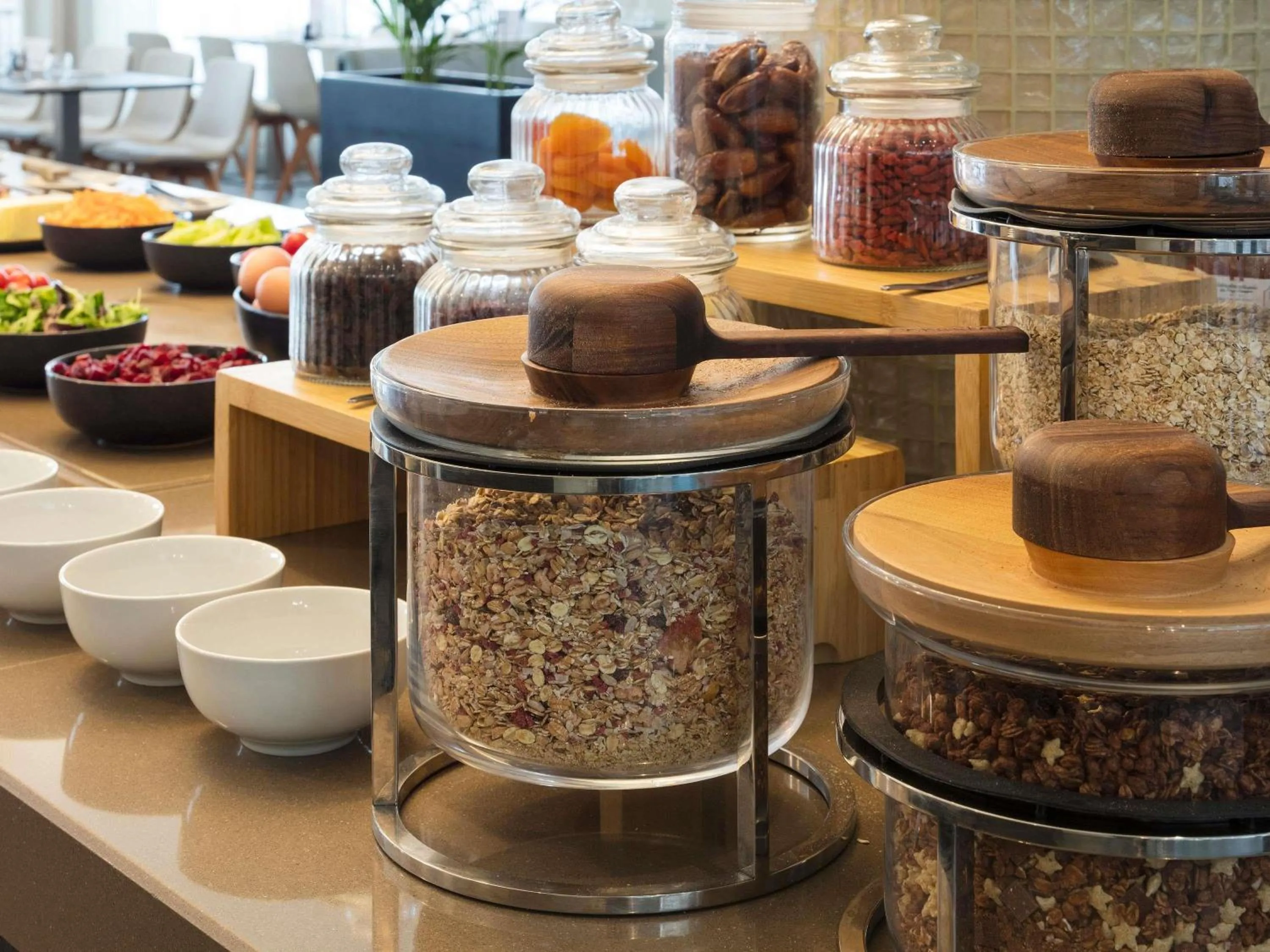 Restaurant/places to eat in Novotel Paris Saint Denis Stade Basilique