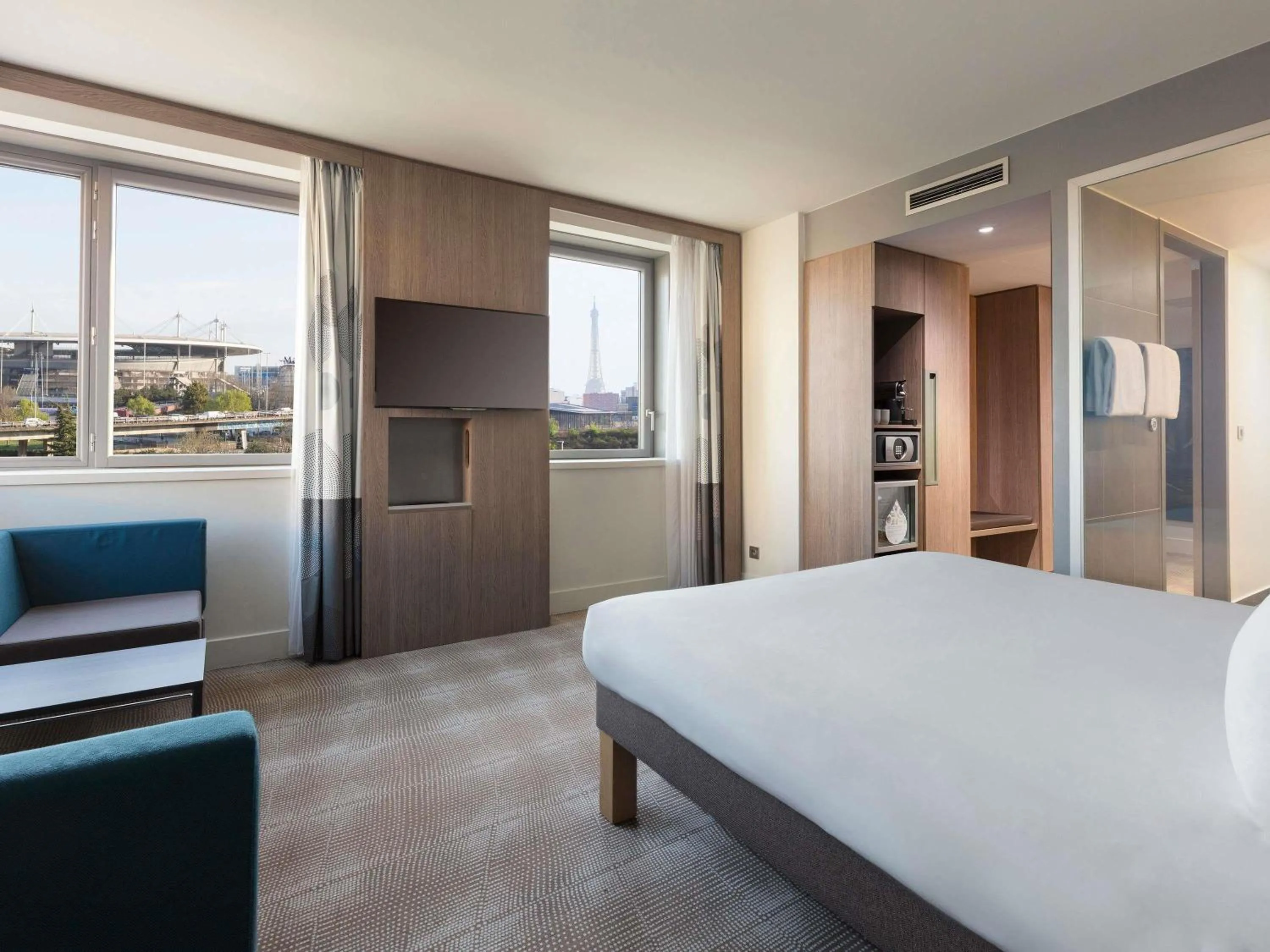 Bedroom, Bed in Novotel Paris Saint Denis Stade Basilique