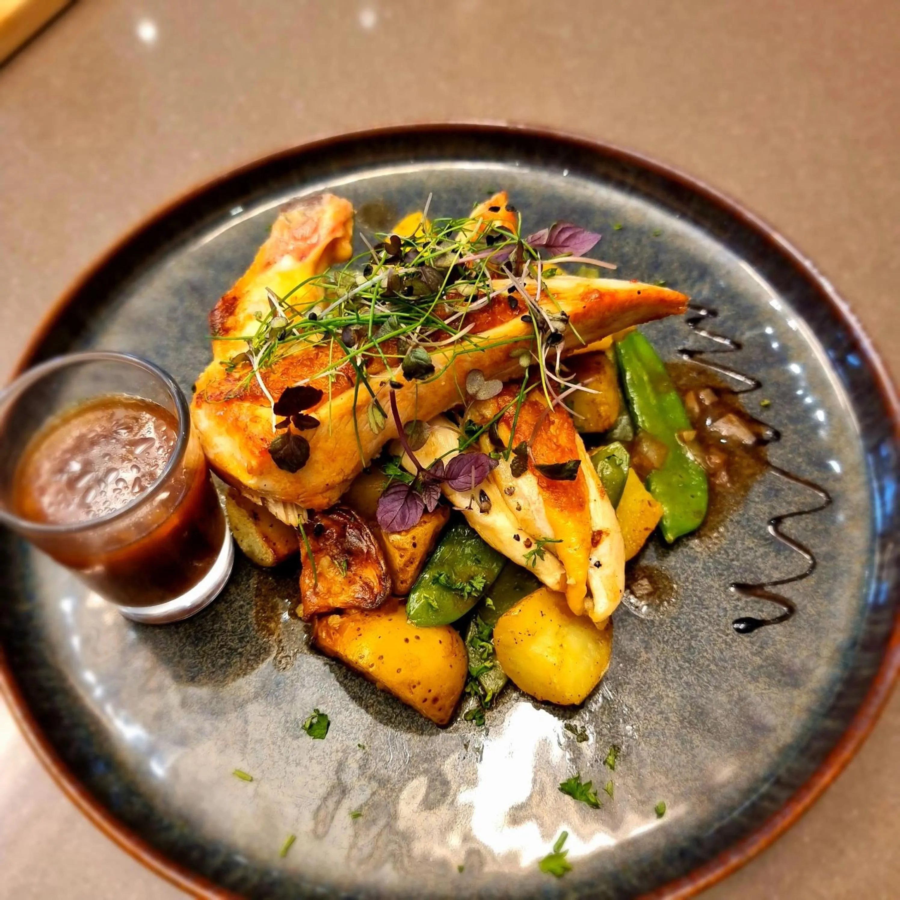 Restaurant/places to eat in Novotel Paris Saint Denis Stade Basilique