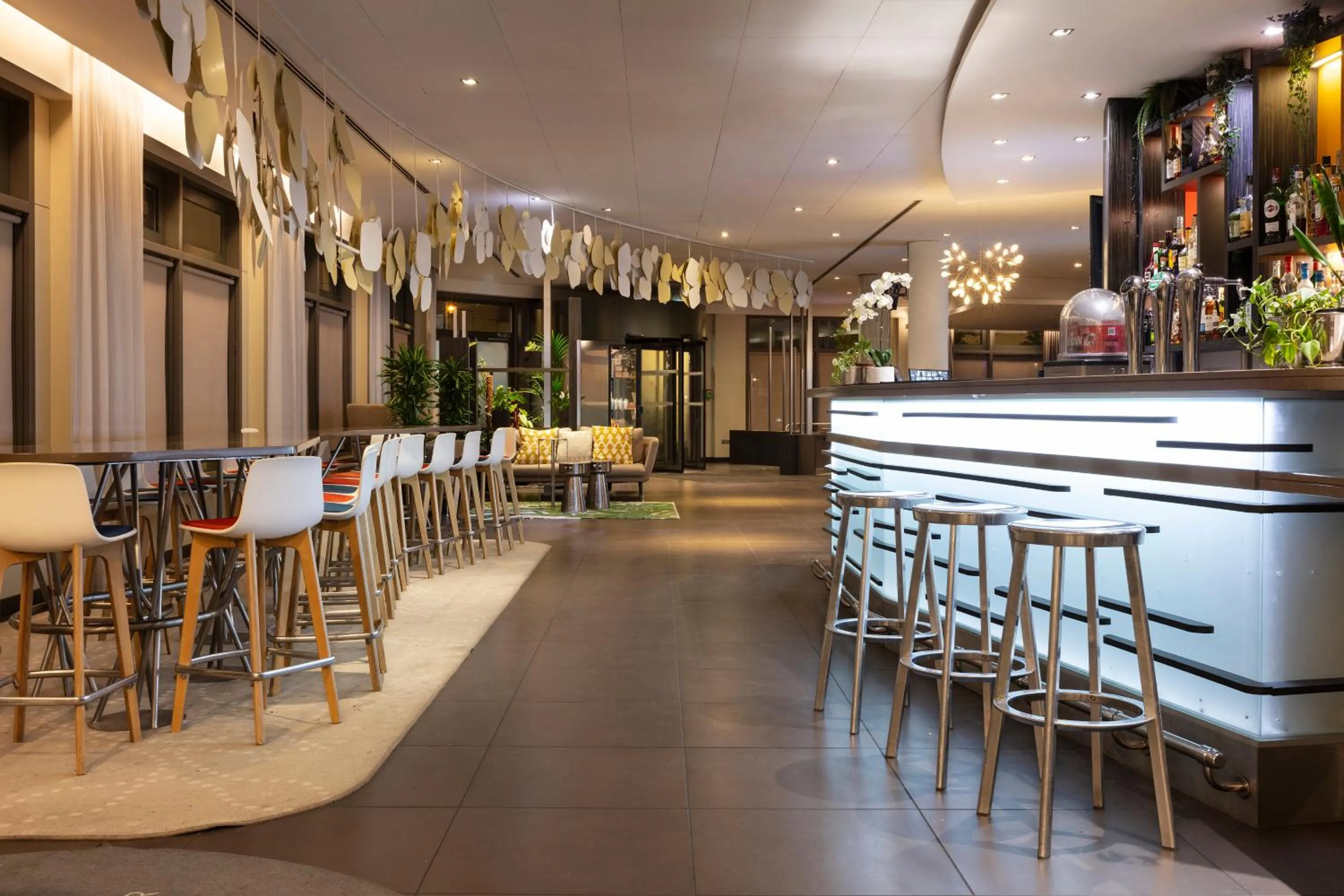Restaurant/places to eat in Novotel Paris Saint Denis Stade Basilique