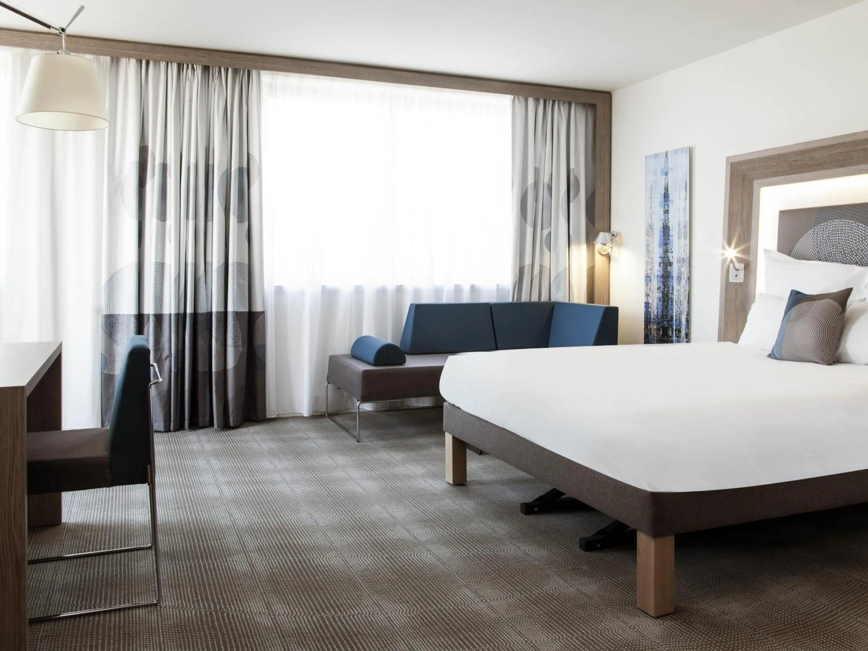 Bedroom, Bed in Novotel Paris Saint Denis Stade Basilique