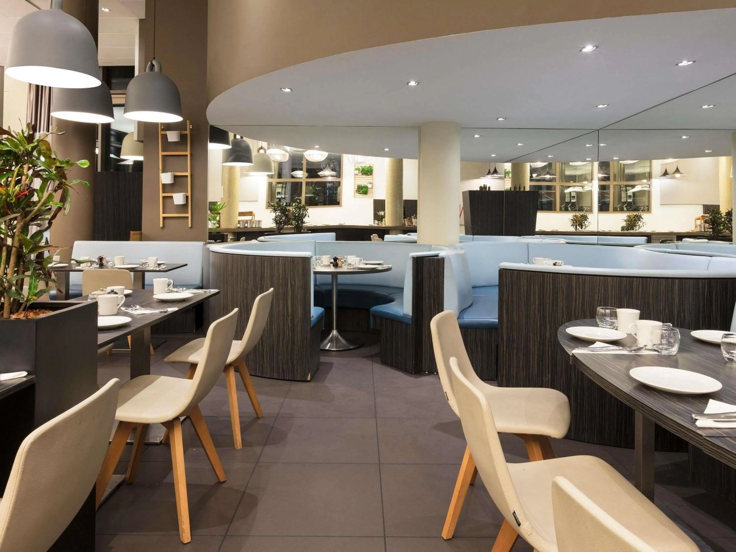 Restaurant/places to eat in Novotel Paris Saint Denis Stade Basilique