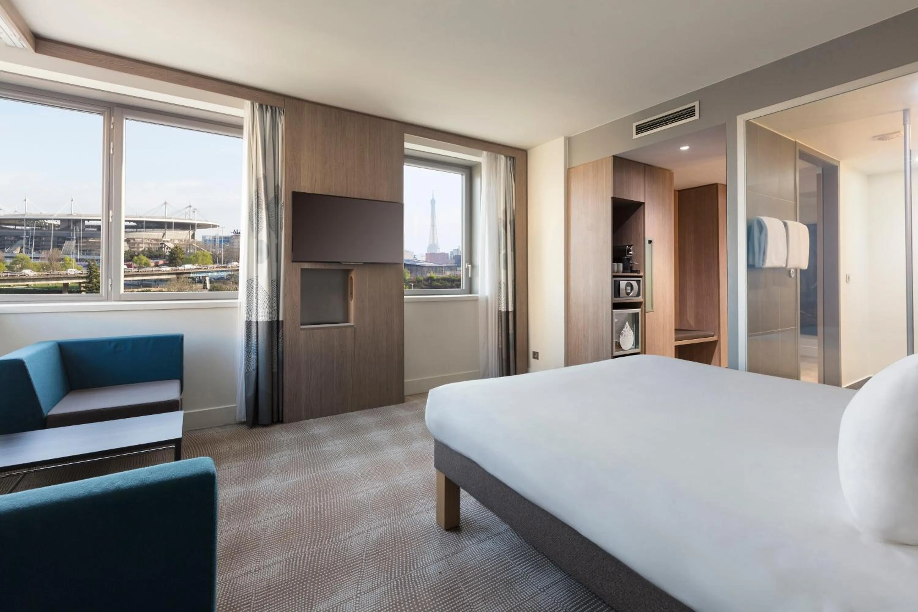 Bed in Novotel Paris Saint Denis Stade Basilique