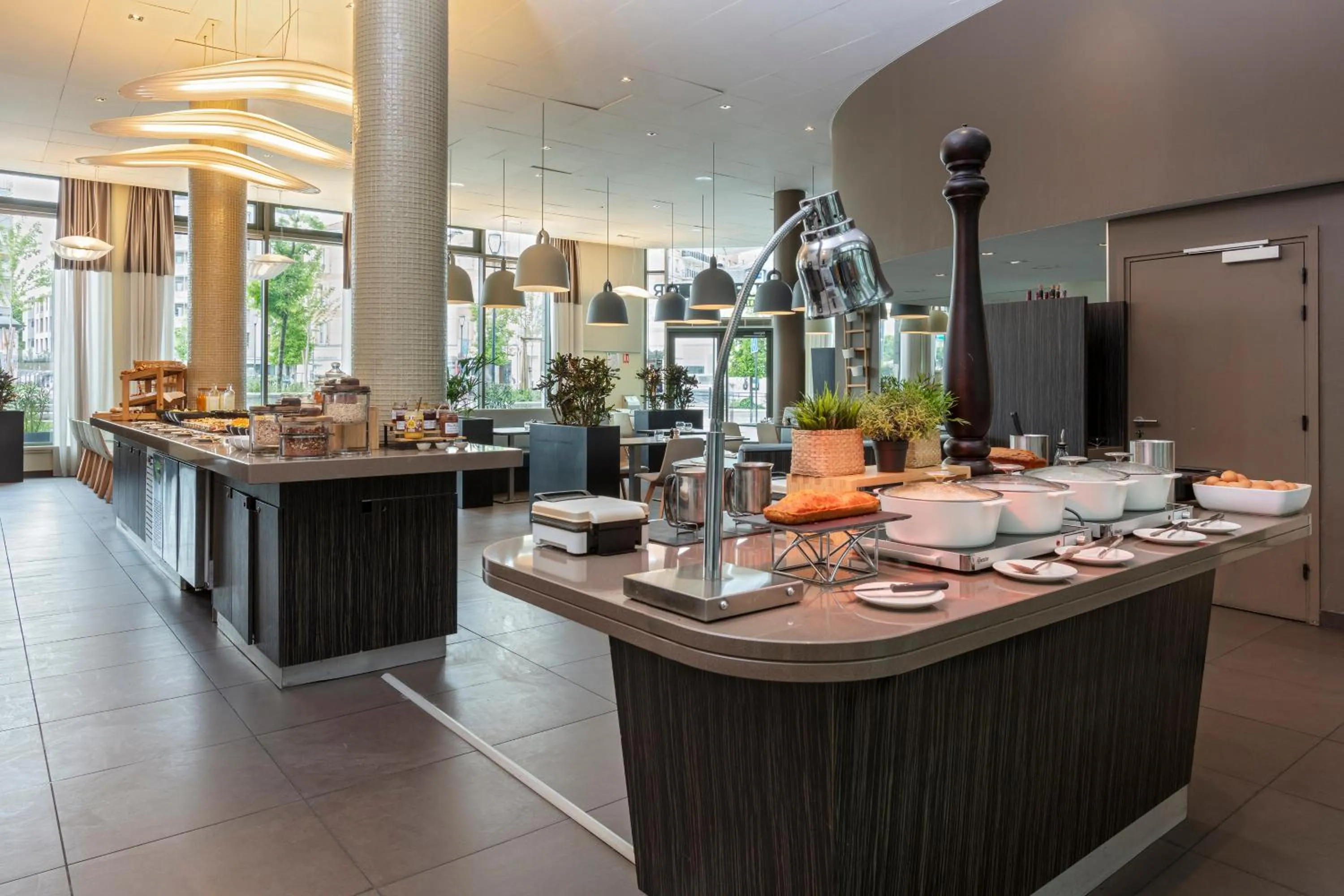 Restaurant/places to eat in Novotel Paris Saint Denis Stade Basilique