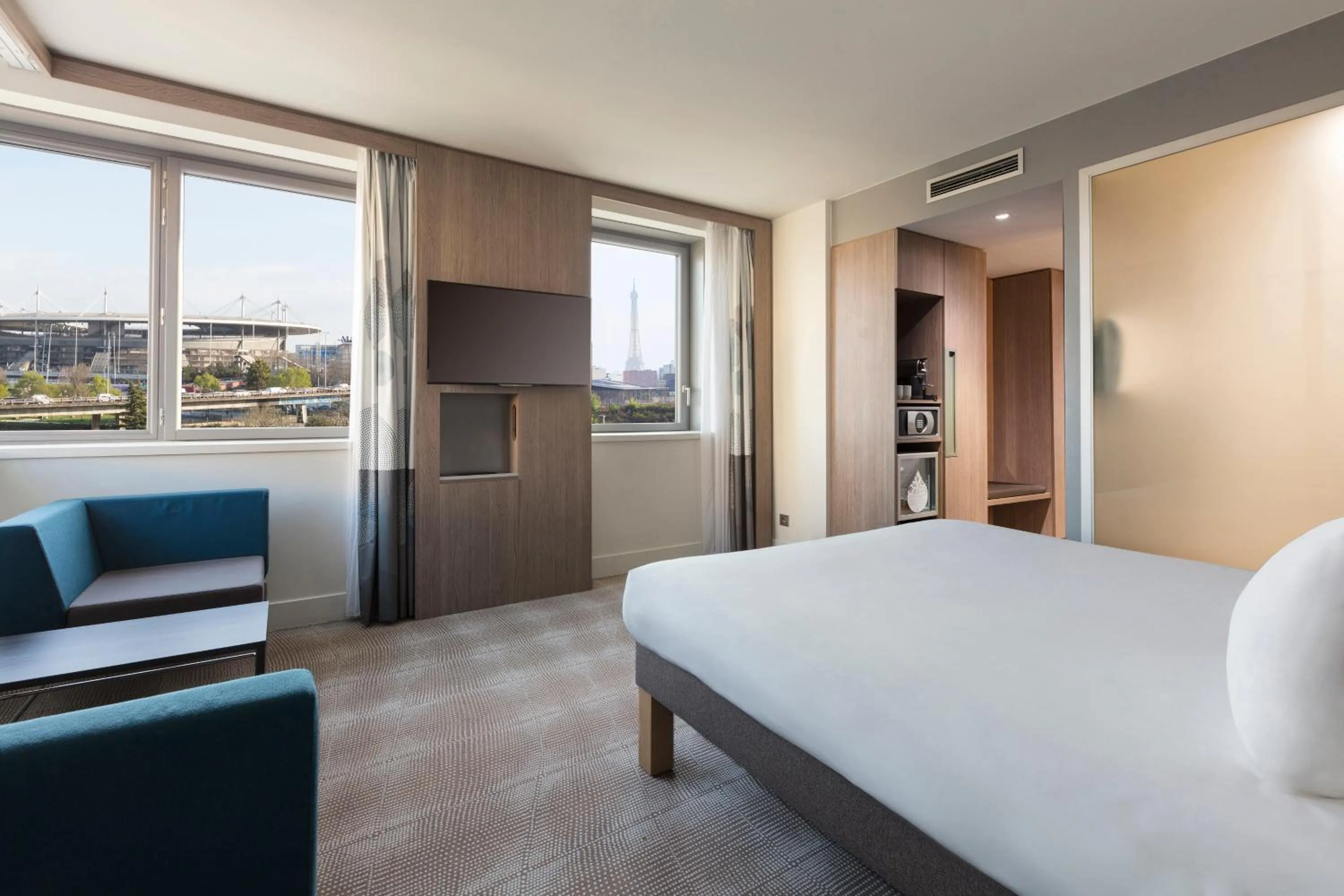 Bed in Novotel Paris Saint Denis Stade Basilique