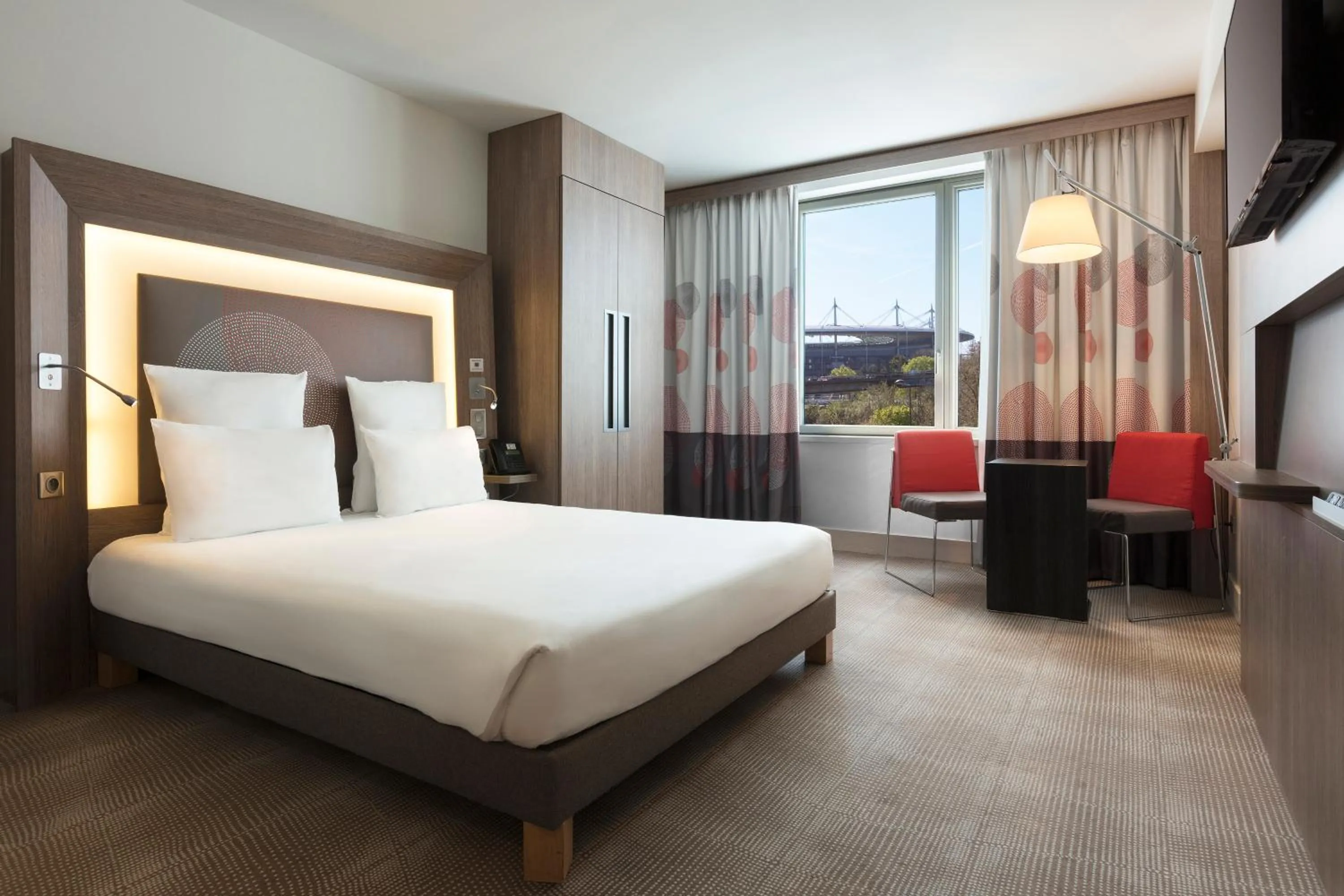 Bed in Novotel Paris Saint Denis Stade Basilique