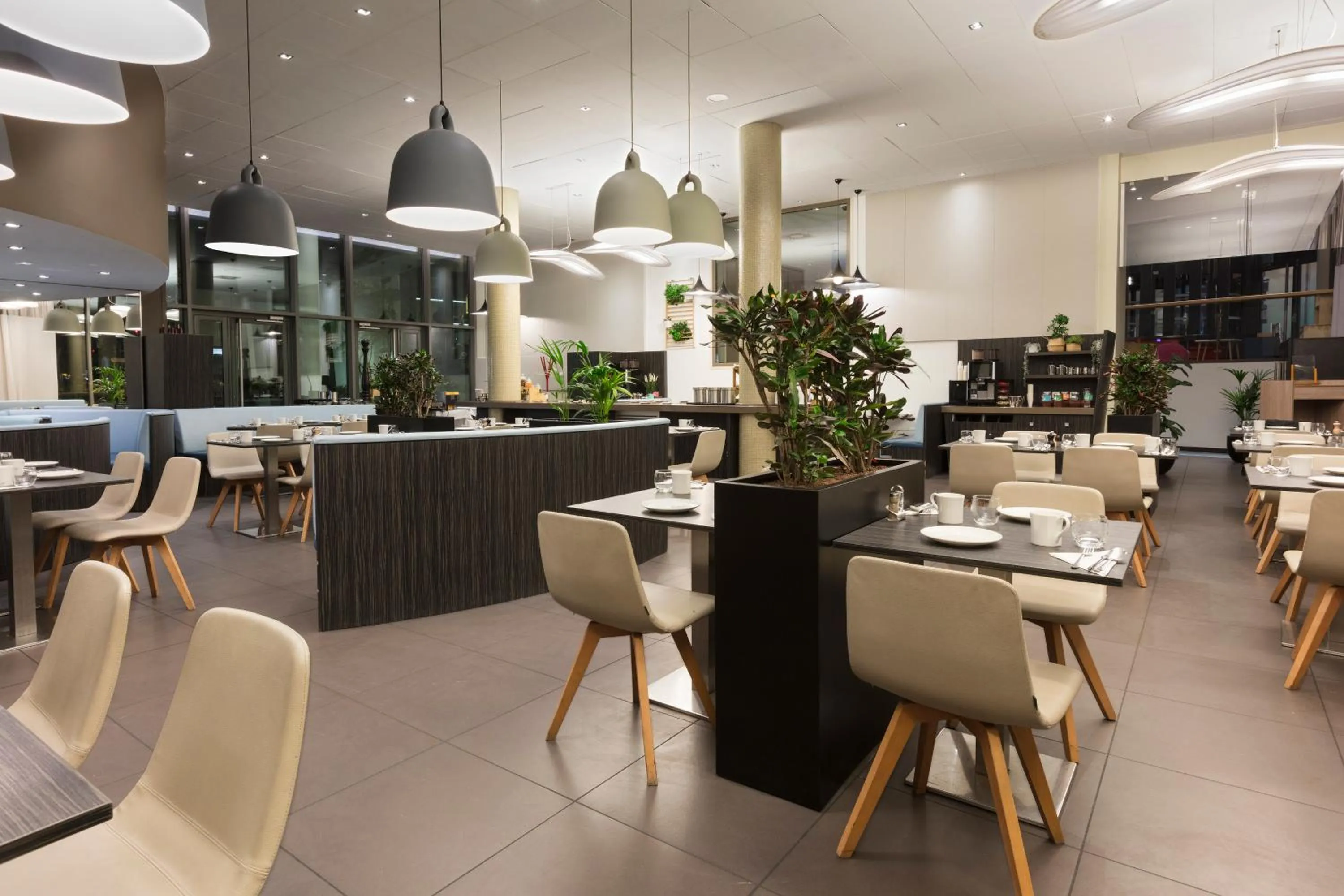 Restaurant/places to eat in Novotel Paris Saint Denis Stade Basilique