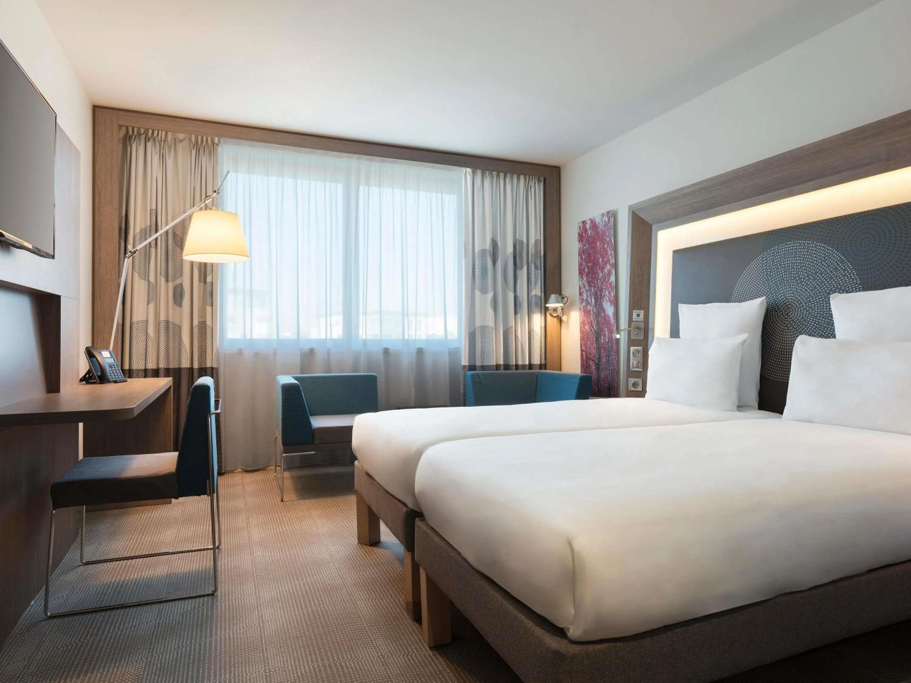 Bedroom, Bed in Novotel Paris Saint Denis Stade Basilique