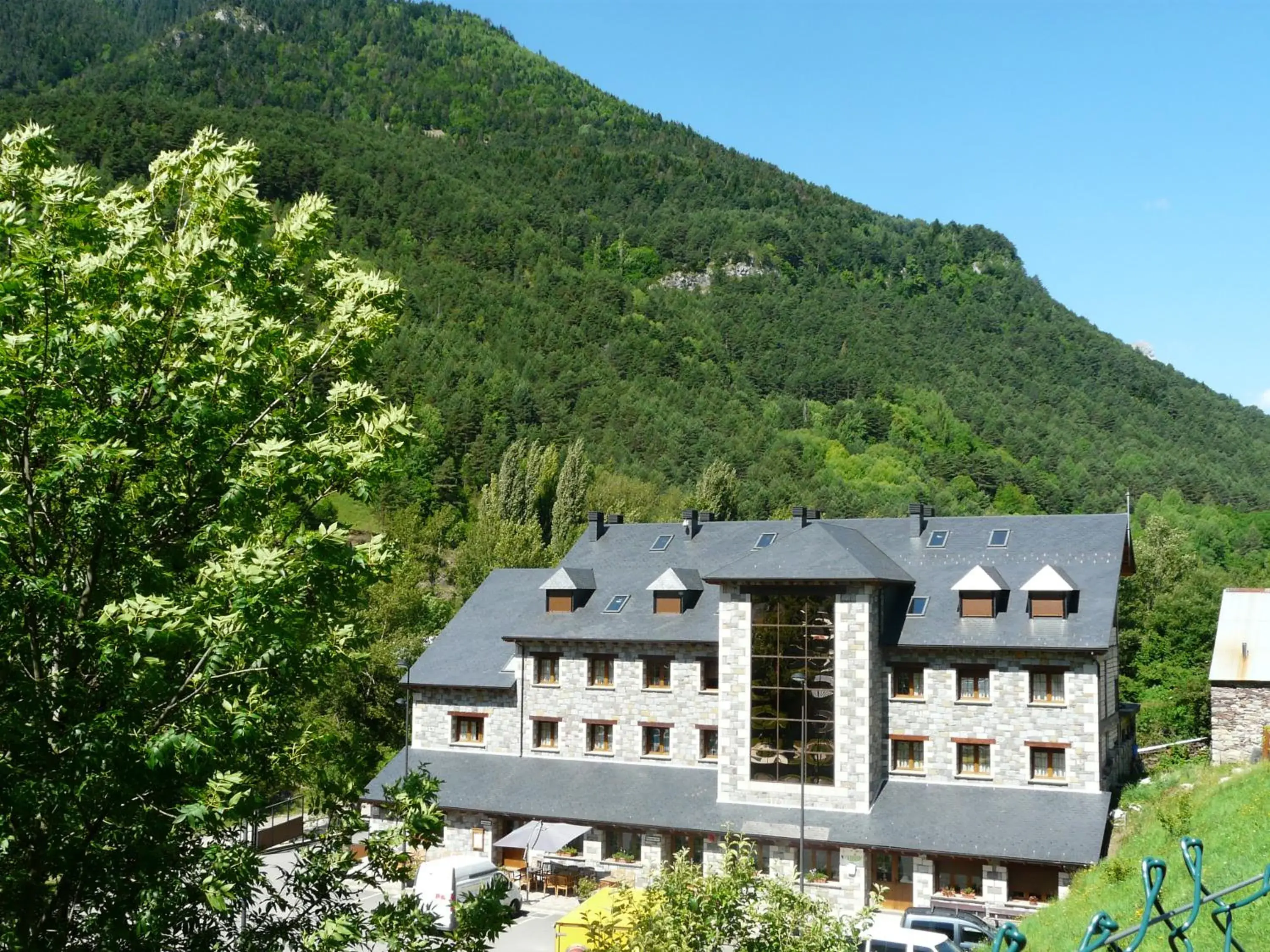 Complejo Turístico Bielsa Hotel y camping Complejo Turístico Bielsa Hotel y camping