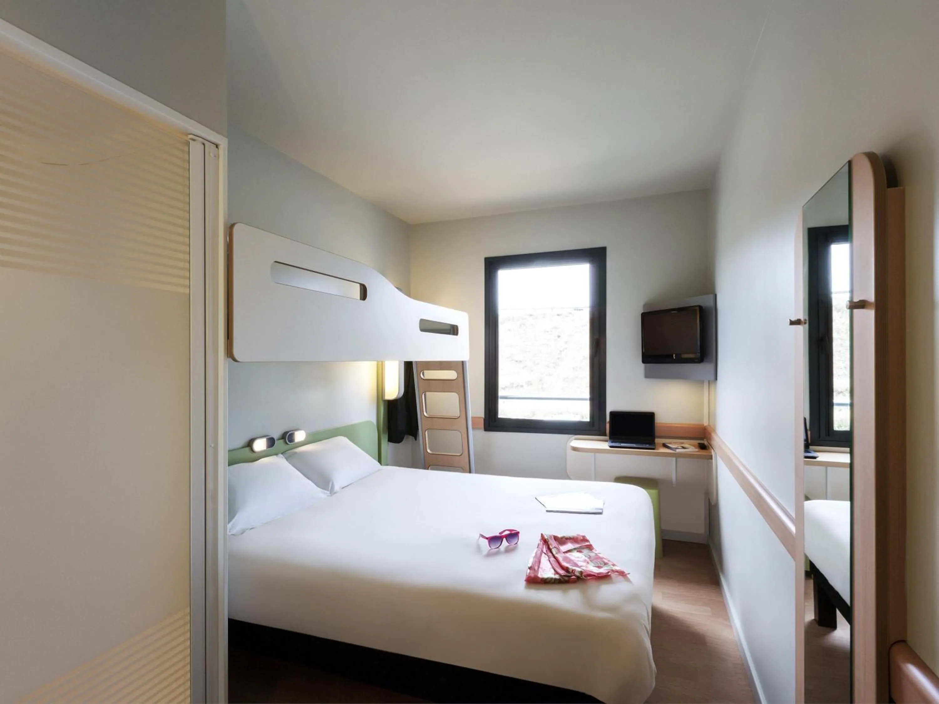 Bedroom, Bed in Ibis Budget Valencia Alcasser