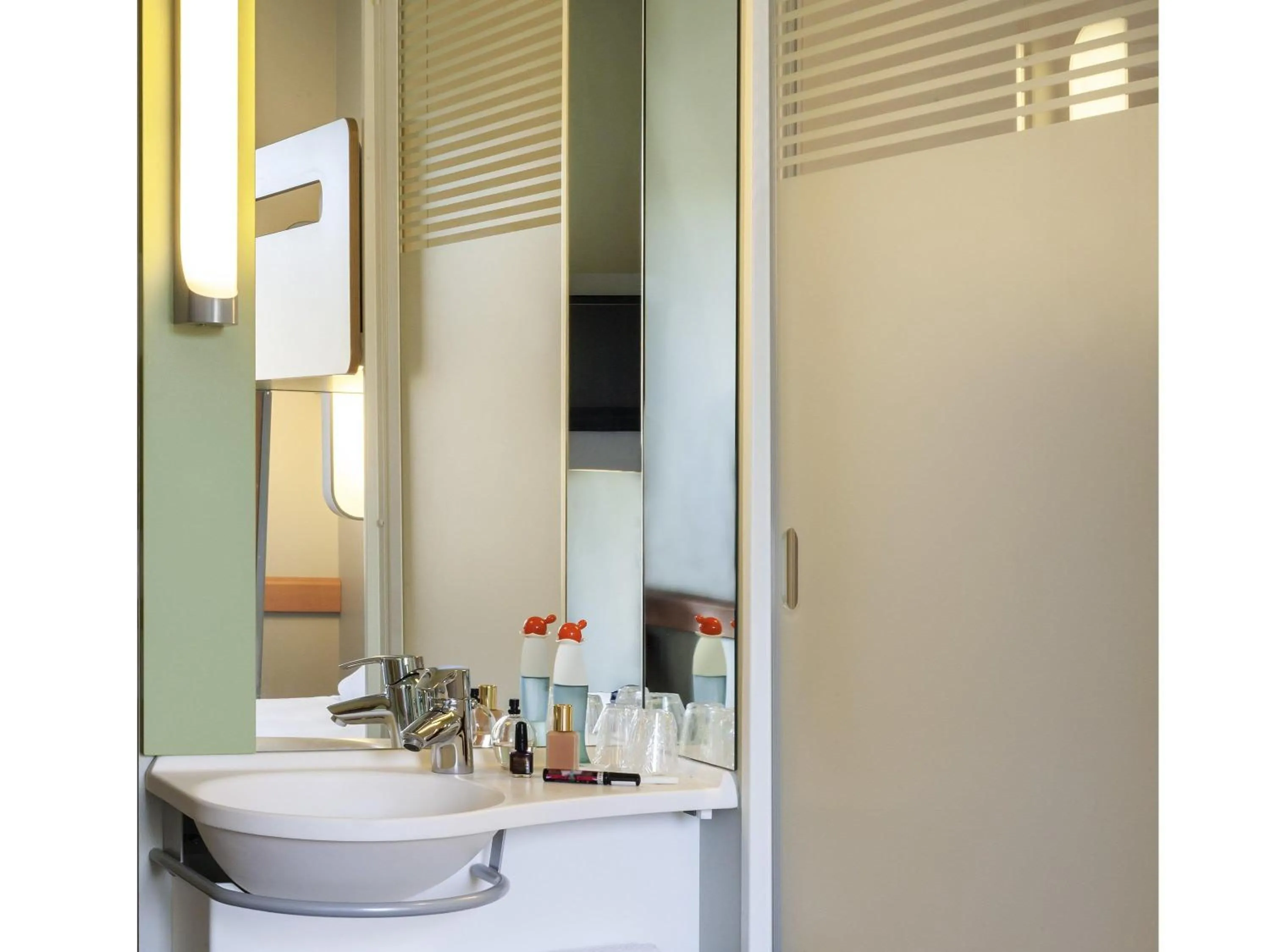 Bedroom in Ibis Budget Valencia Alcasser