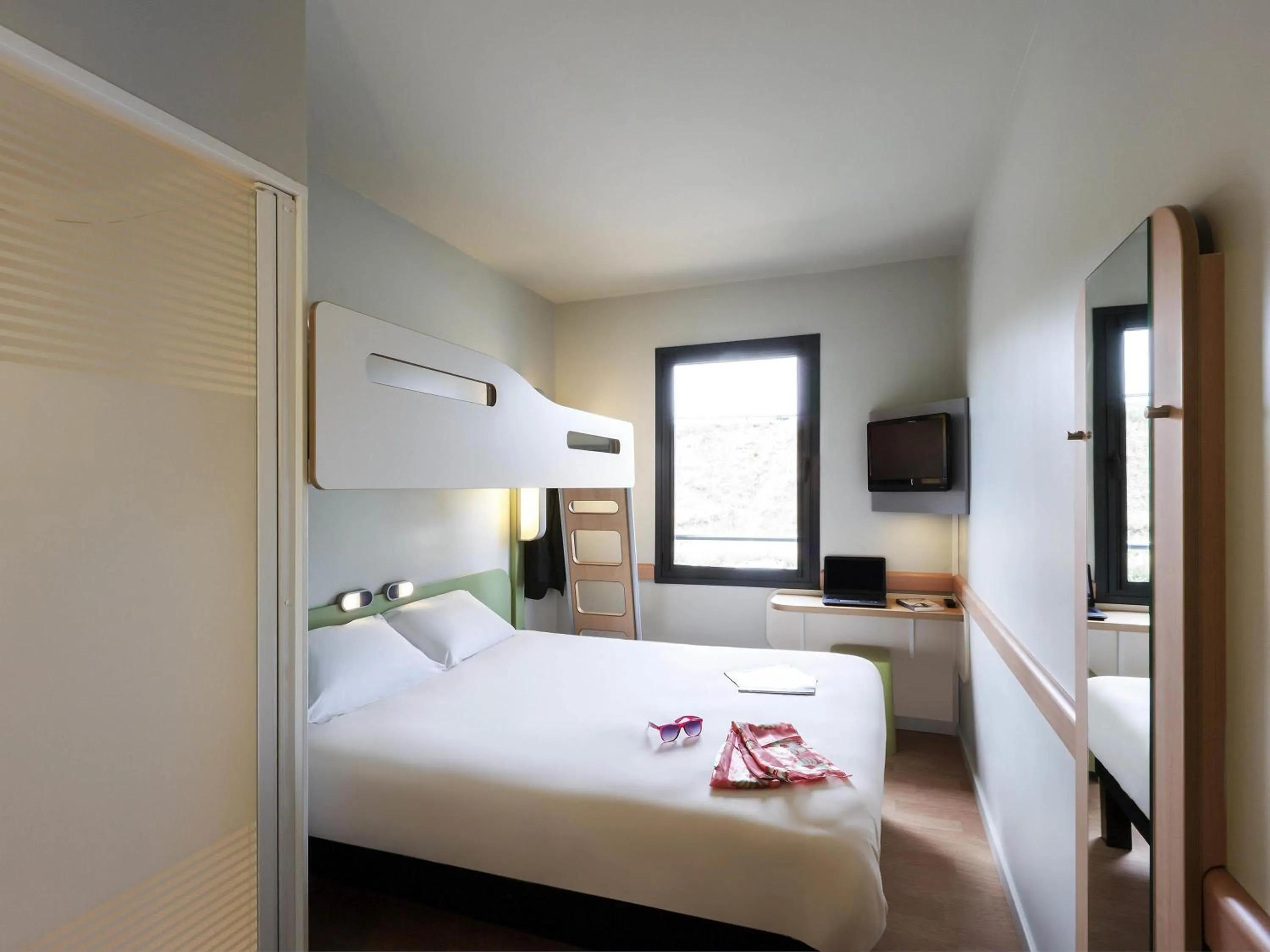 Bedroom, Bed in Ibis Budget Valencia Alcasser