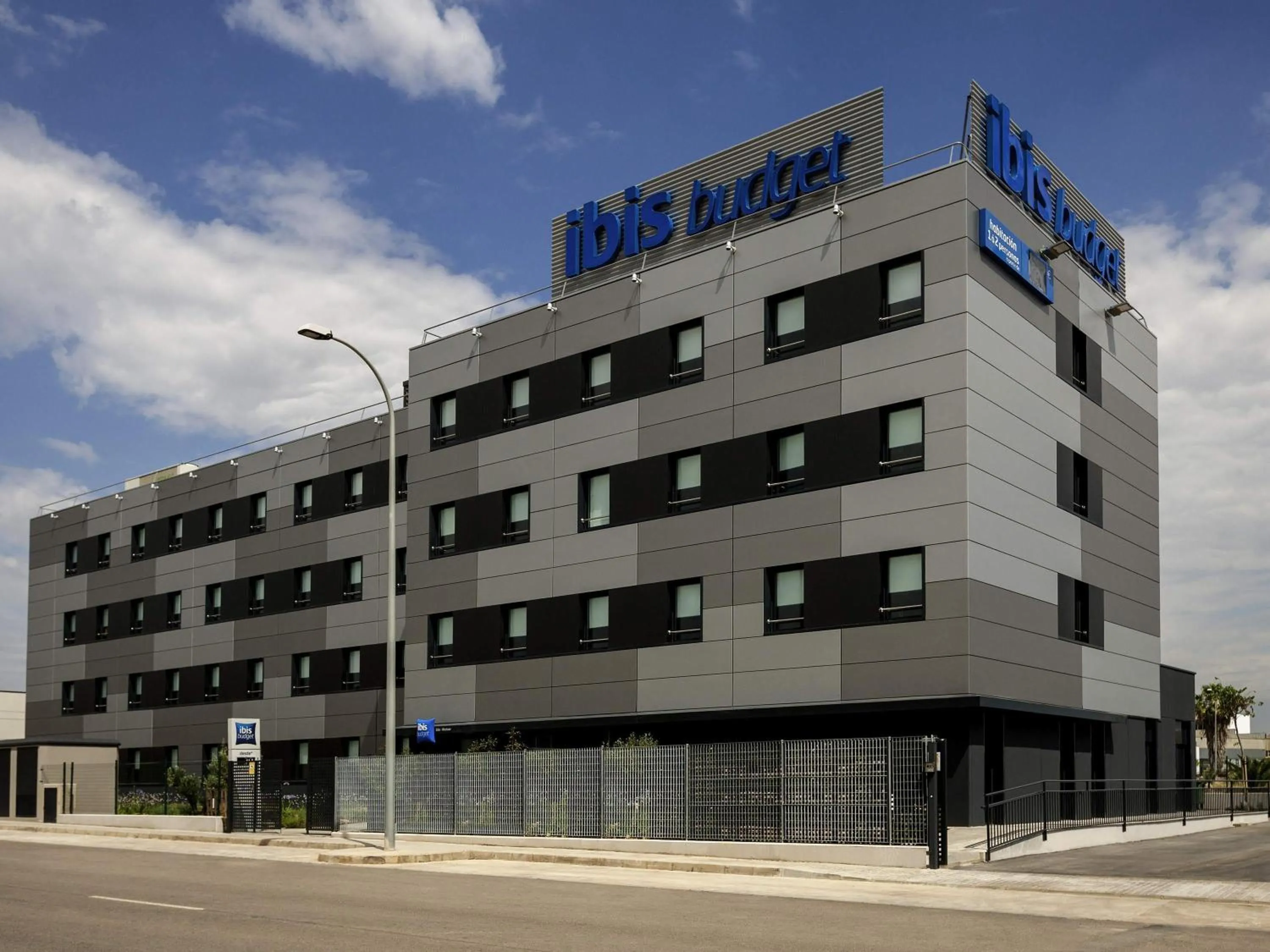 Property building in Ibis Budget Valencia Alcasser
