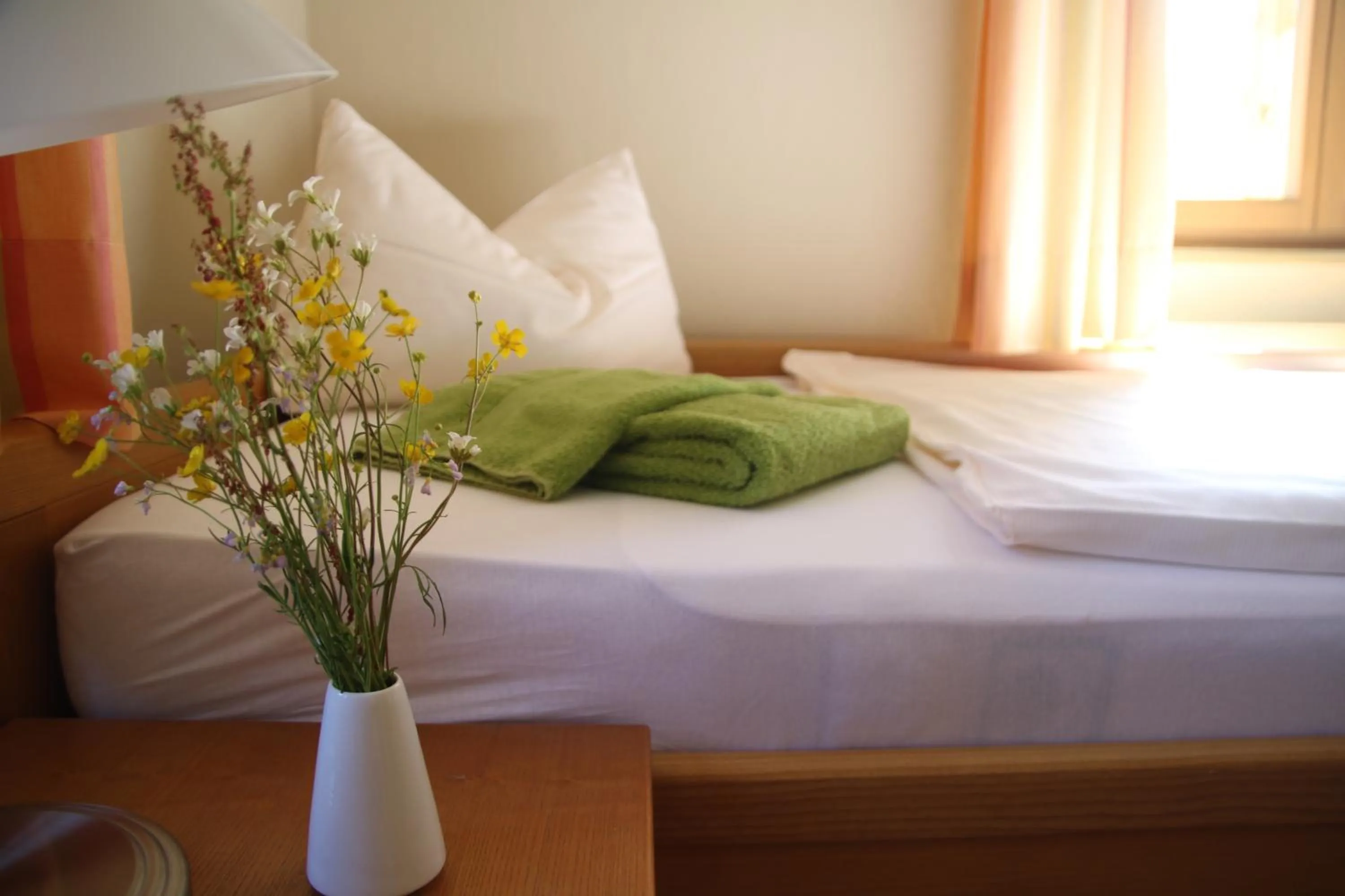 Bed in Gästehäuser St. Marienthal