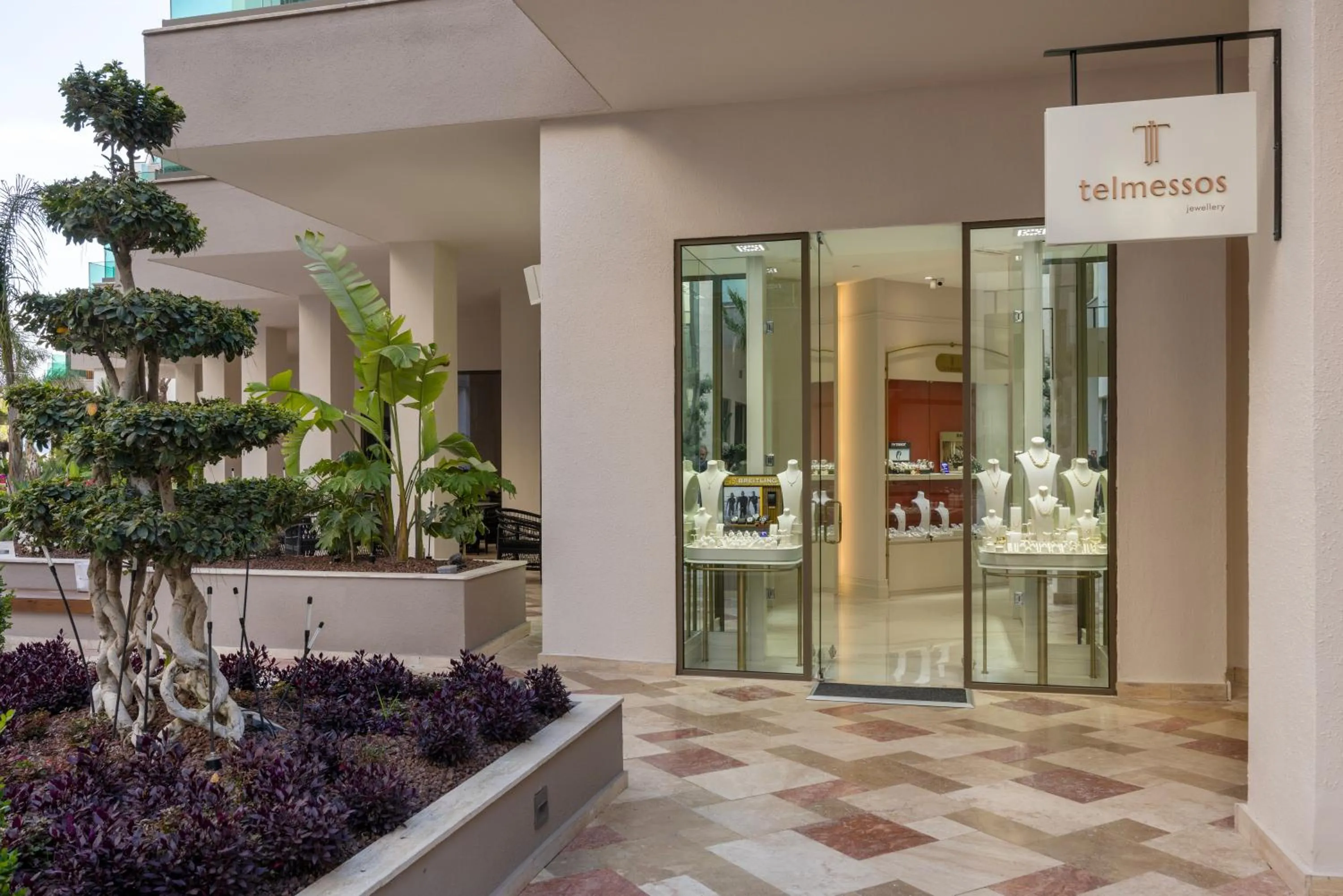 On-site shops in Liberty Signa