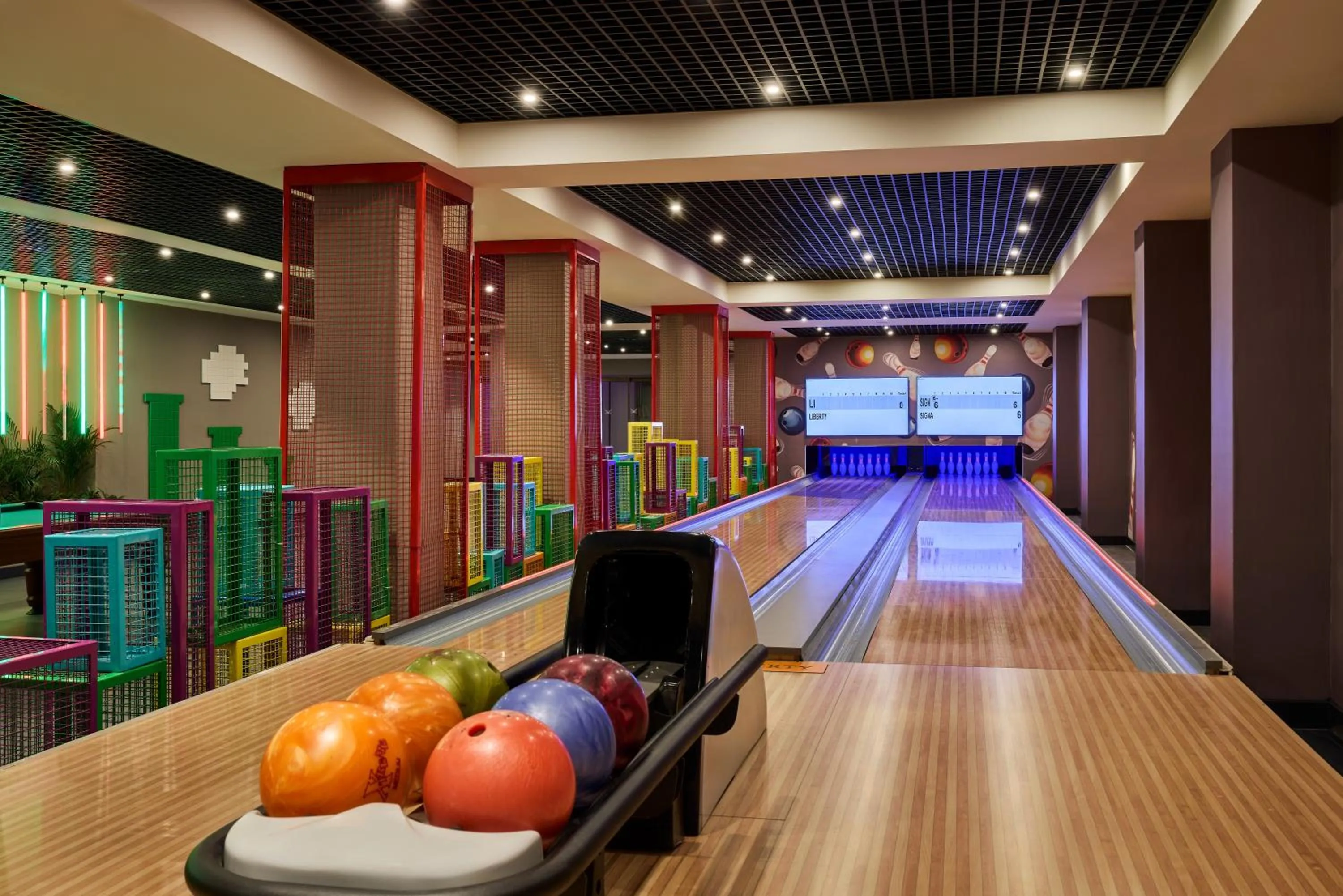 Bowling in Liberty Signa