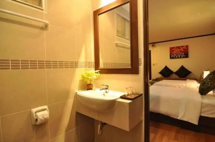 Toilet, Bed in Hemingway's Hotel