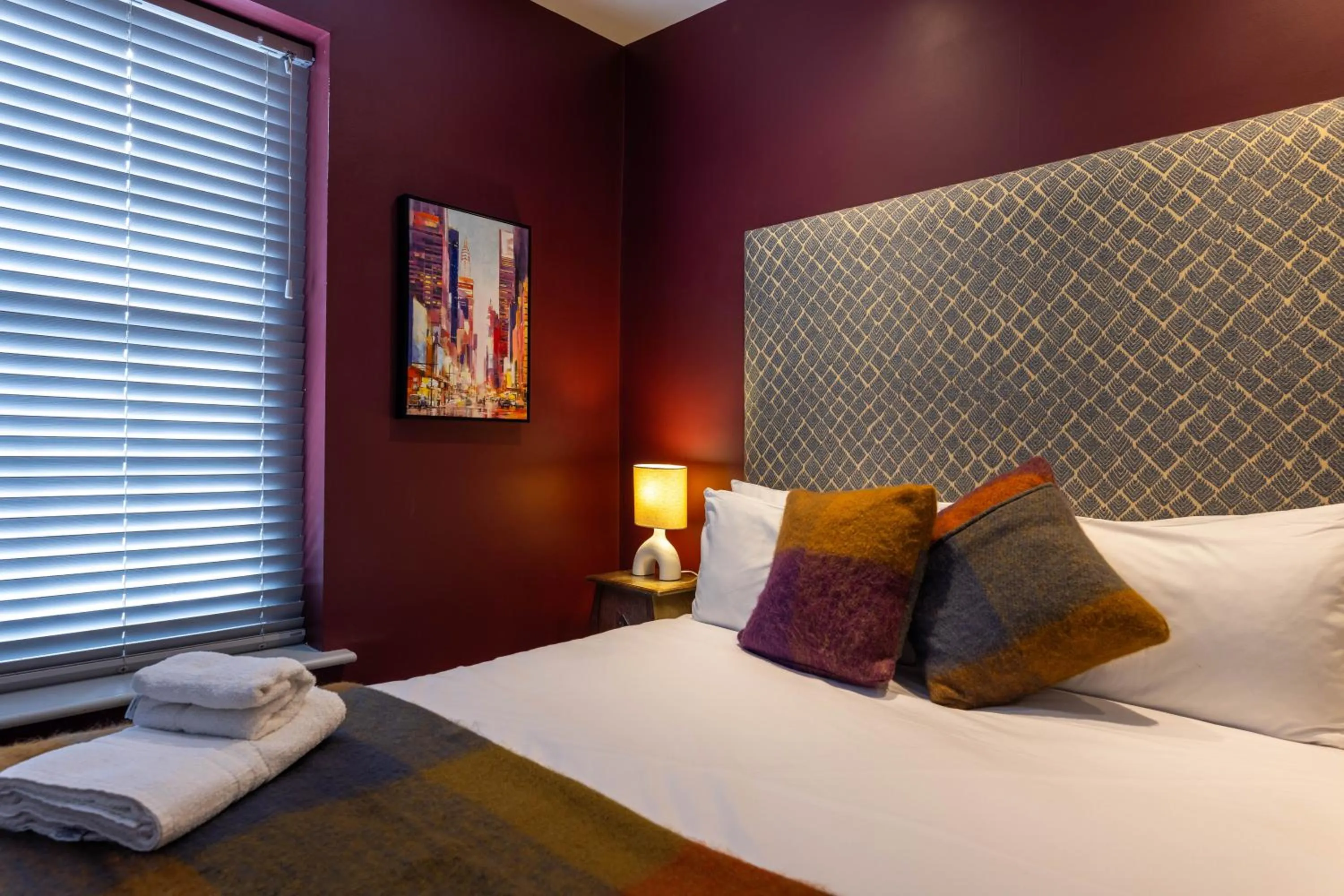 Bedroom, Bed in Crescent Victoria Hotel