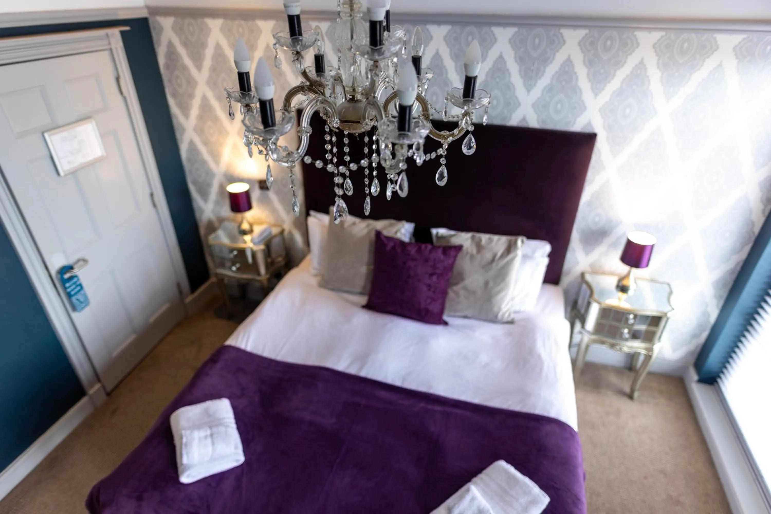 Bedroom, Bed in Crescent Victoria Hotel