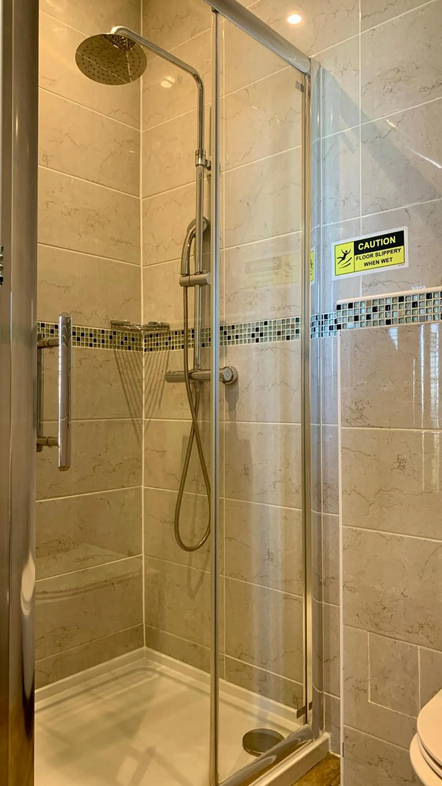 Bathroom in Crescent Victoria Hotel