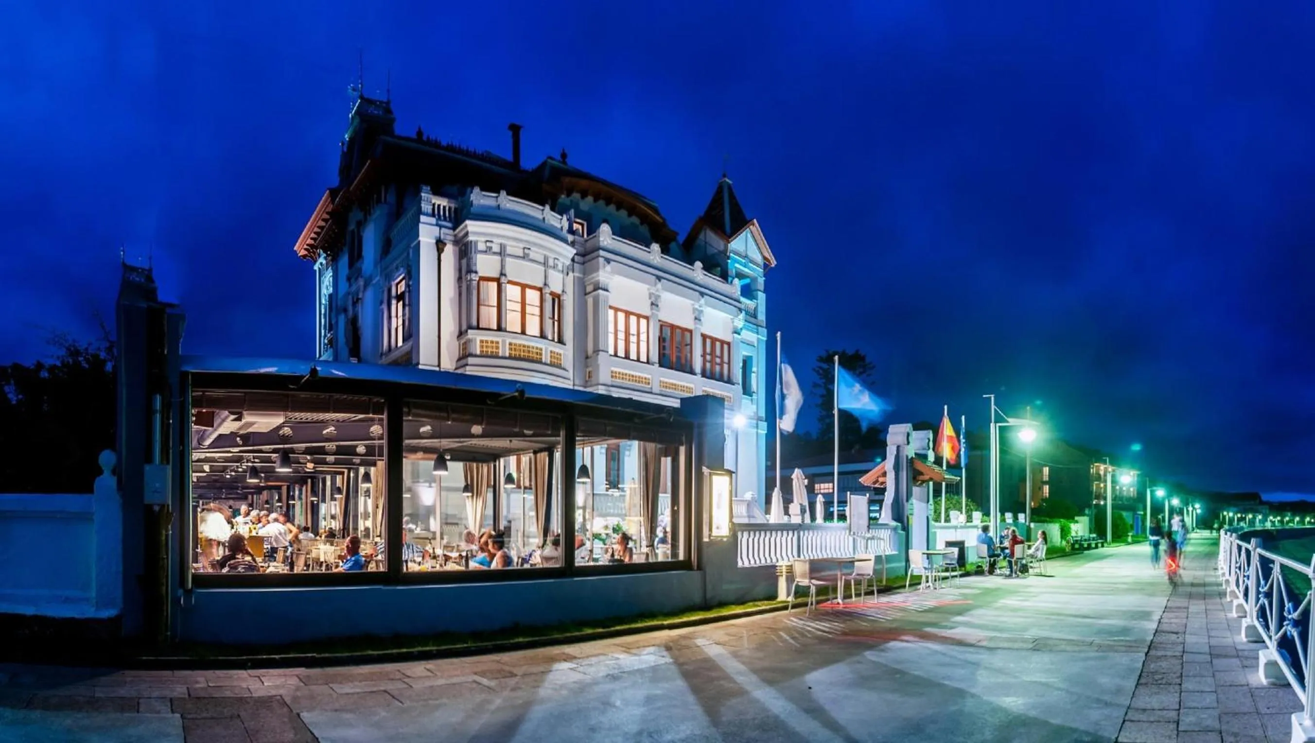 Facade/entrance in Hotel Villa Rosario, Palacete