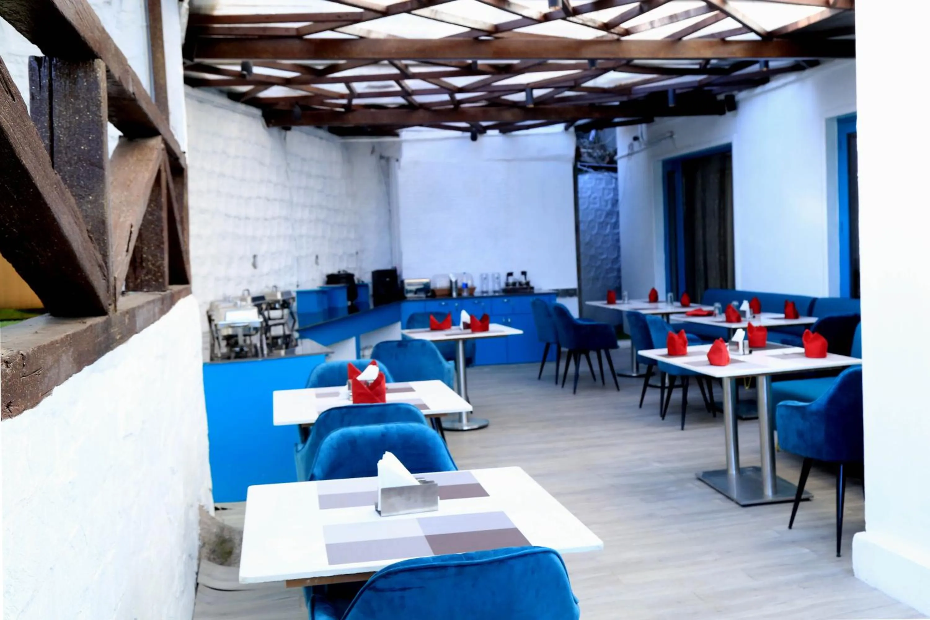 Restaurant/places to eat in Comfort Inn Silver Arch Hotel, Mussoorie