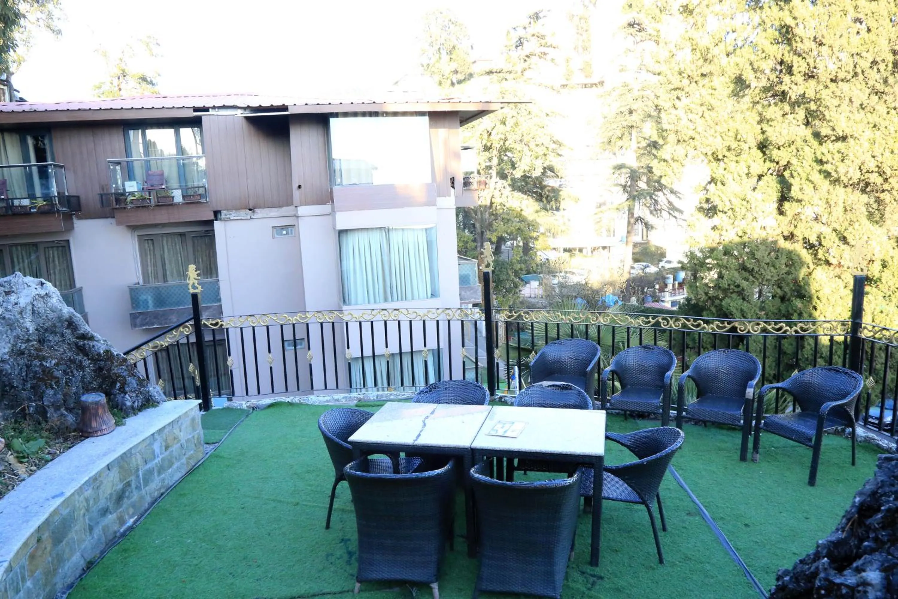 Seating area in Comfort Inn Silver Arch Hotel, Mussoorie