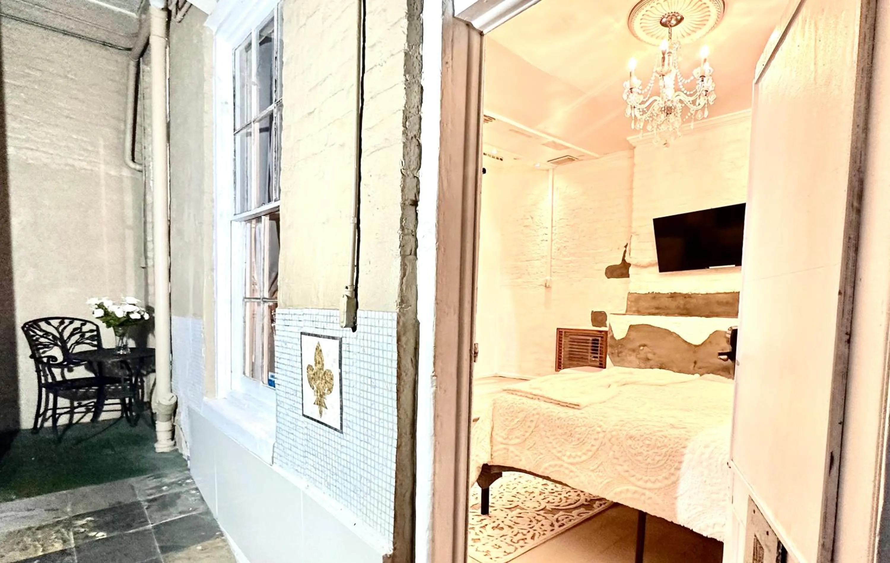 Bed in Fleur De Lis Mansion