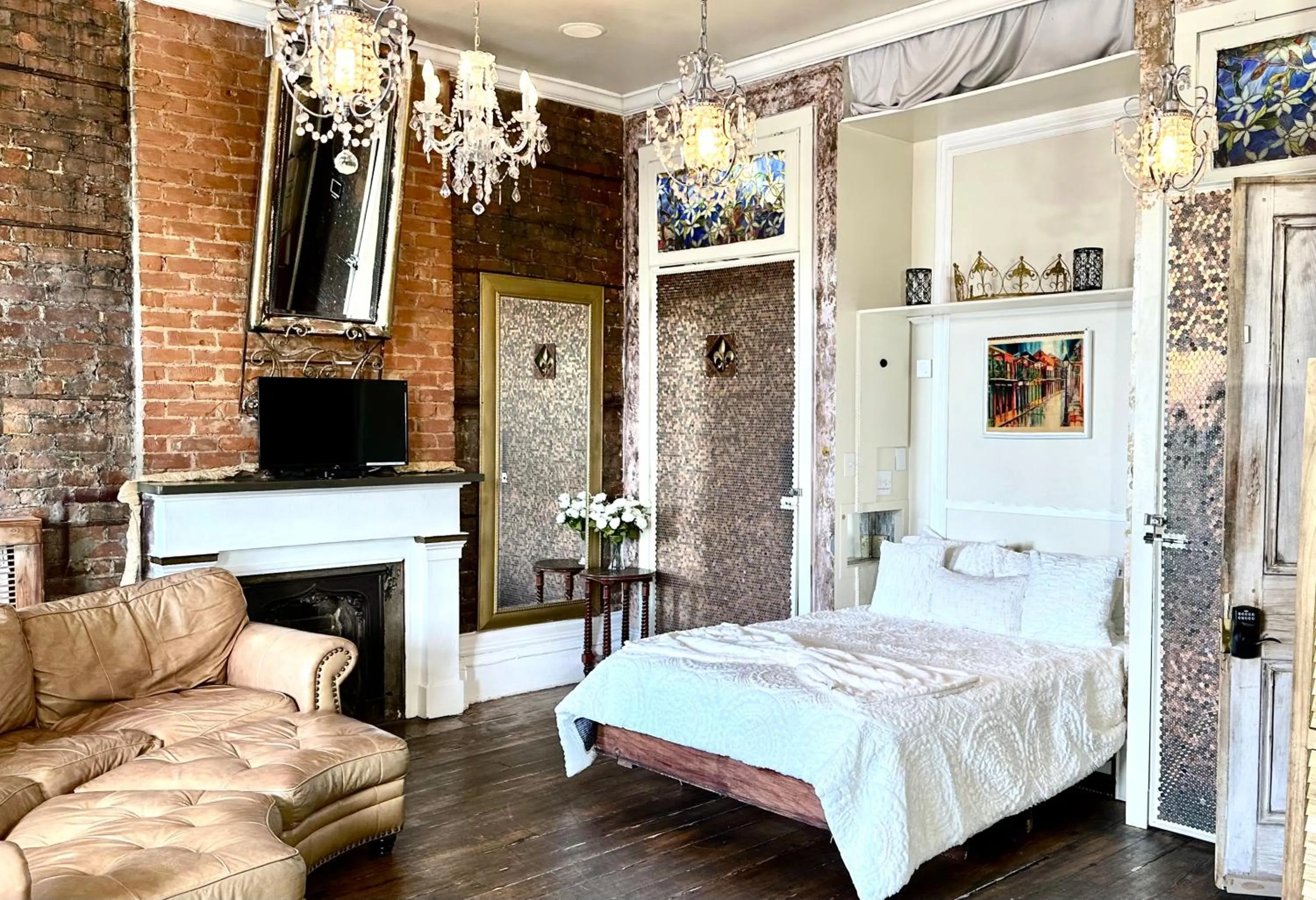 Bed in Fleur De Lis Mansion