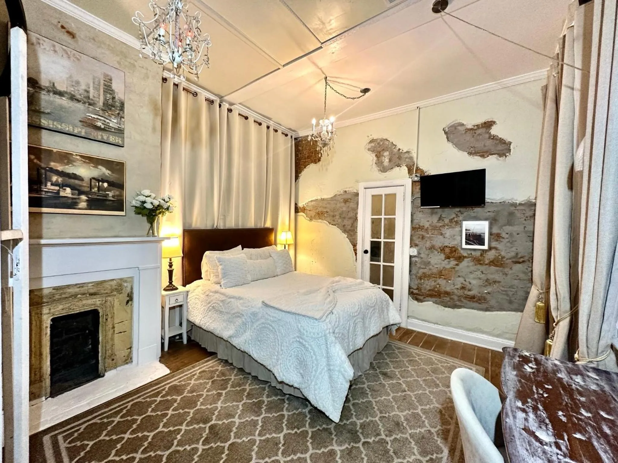 Bed in Fleur De Lis Mansion