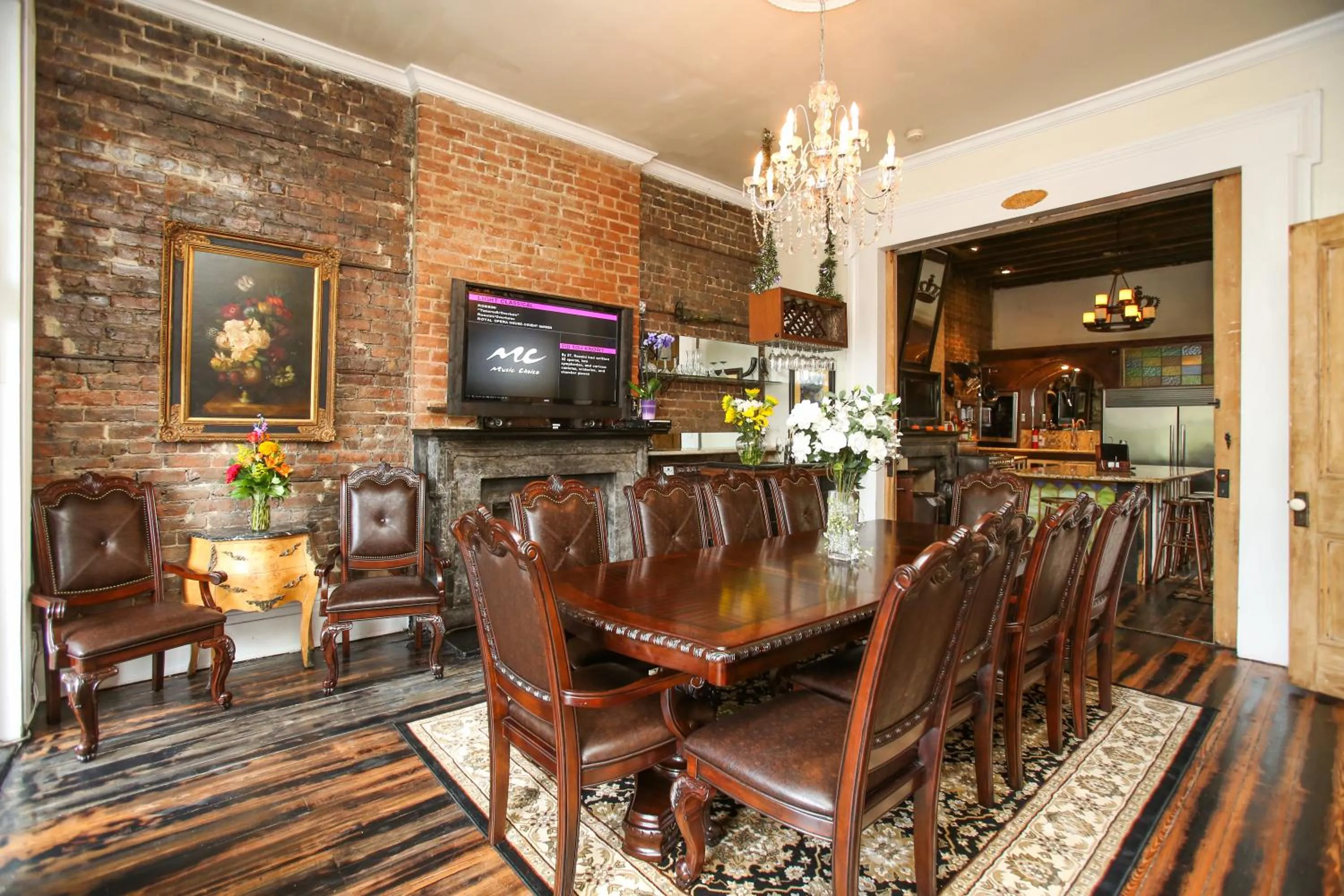 TV and multimedia in Fleur De Lis Mansion