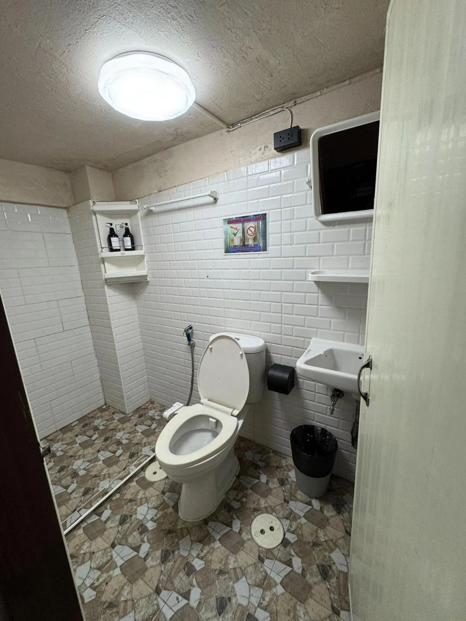 Toilet in Moochi Relax L'Assommior