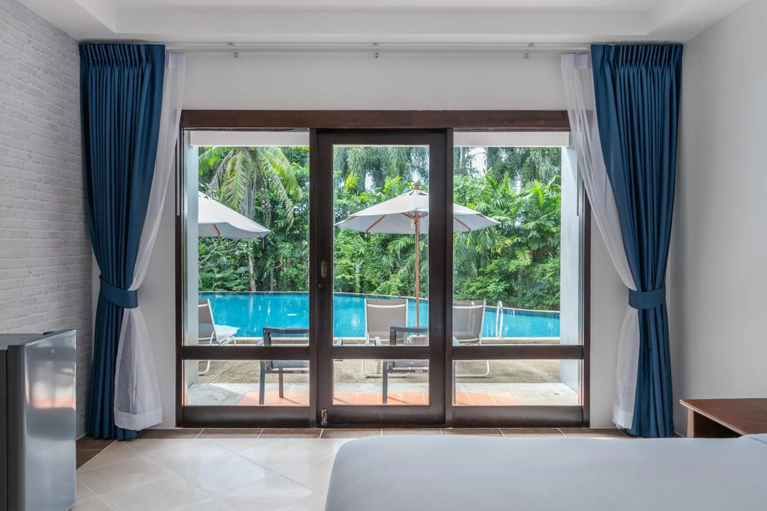 Balcony/Terrace, Bed in Kokotel Khao Lak Montana