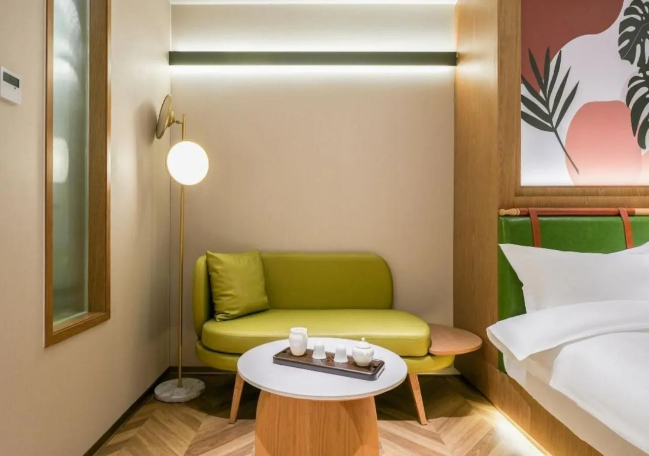 Seating area, Bed in Xiamen Airport SM City Plaza Yunrui Hotel