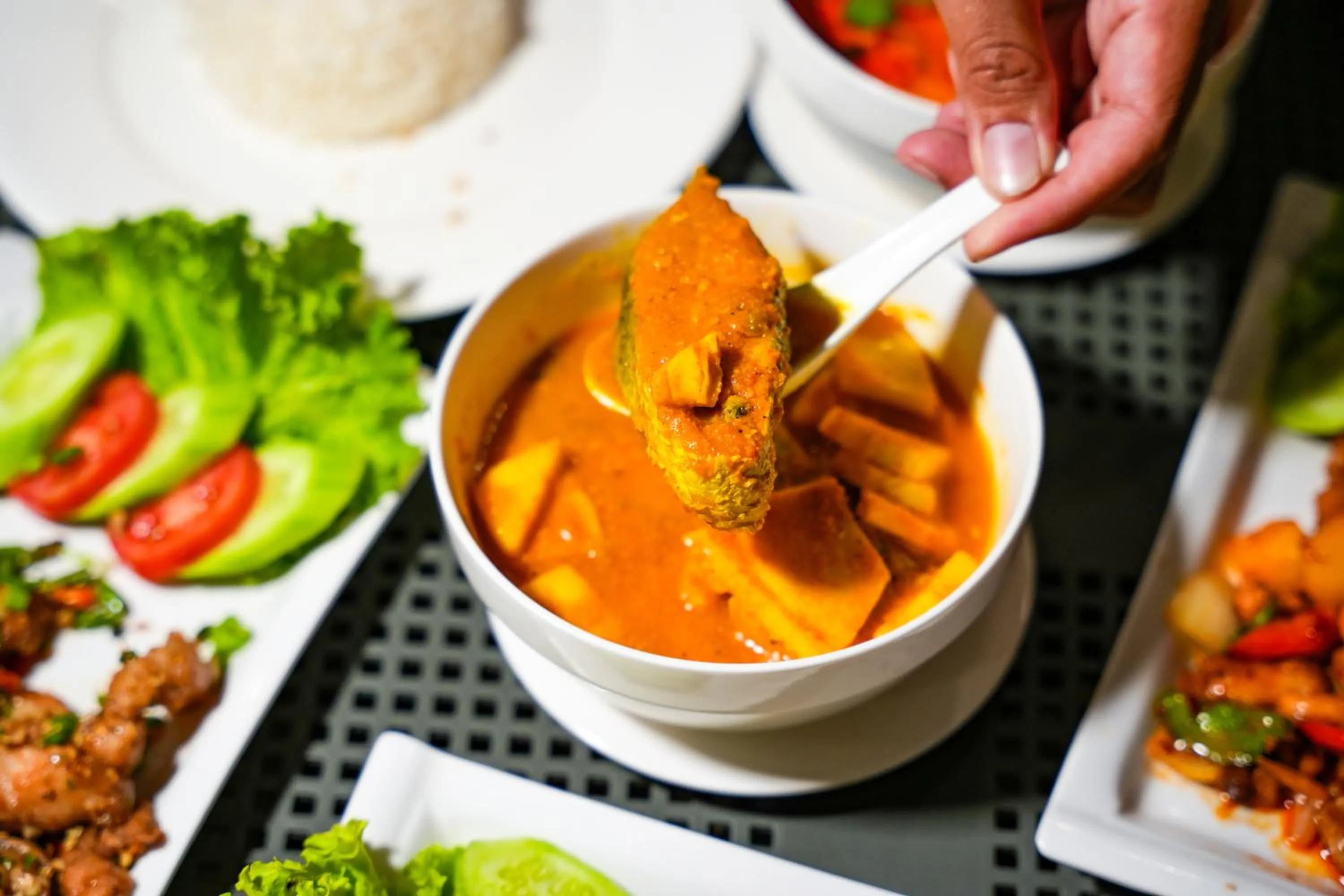 Restaurant/places to eat in Kenikar Raintree Residence Hotel