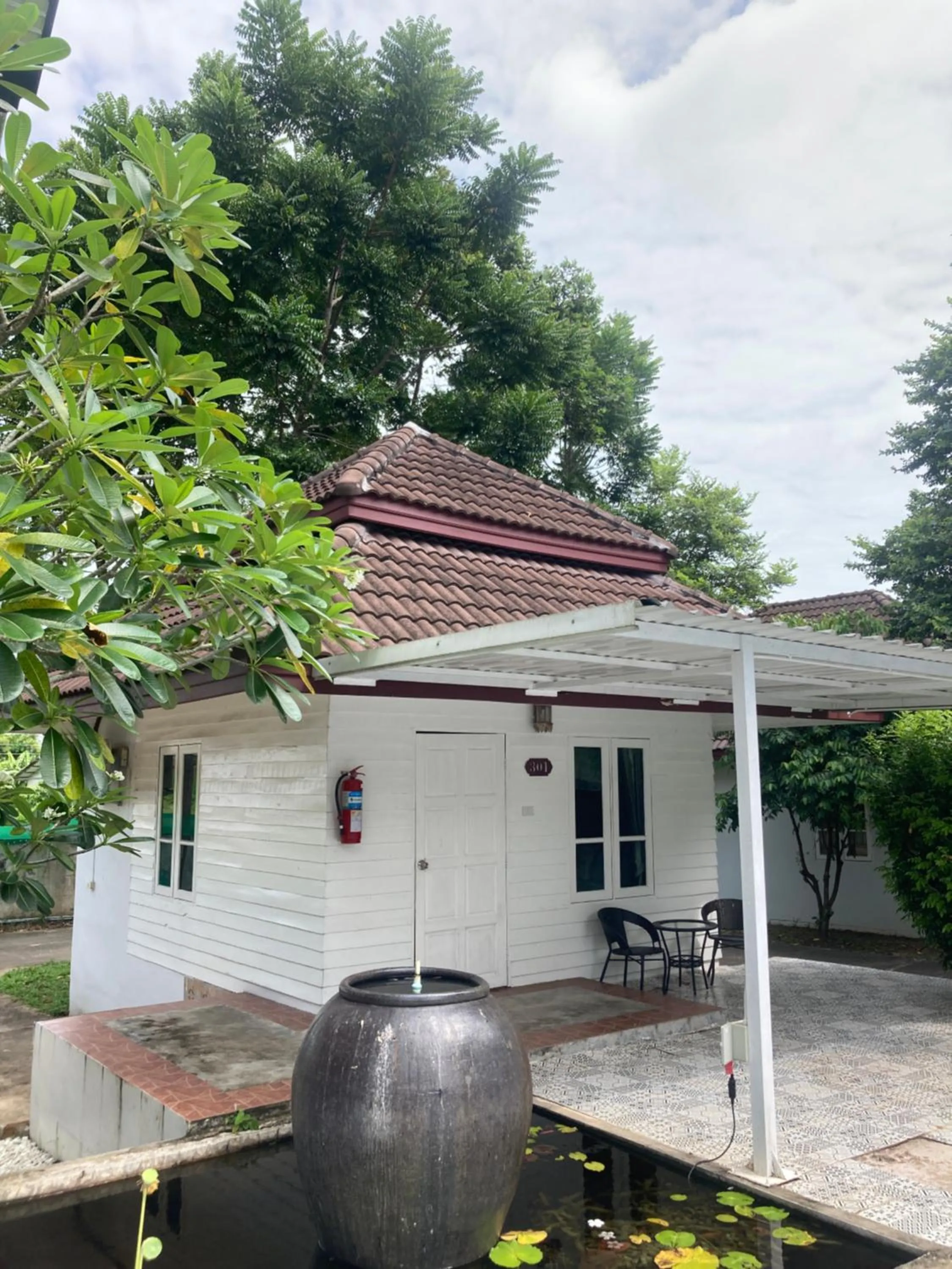 Property building in Kenikar Raintree Residence Hotel