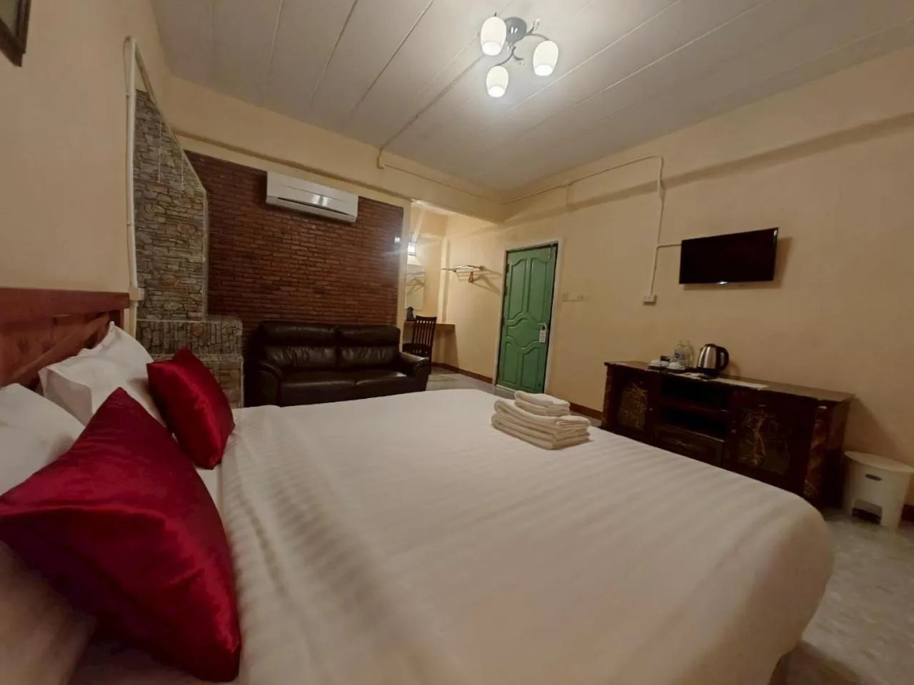 Photo of the whole room, Bed in Kenikar Raintree Residence Hotel