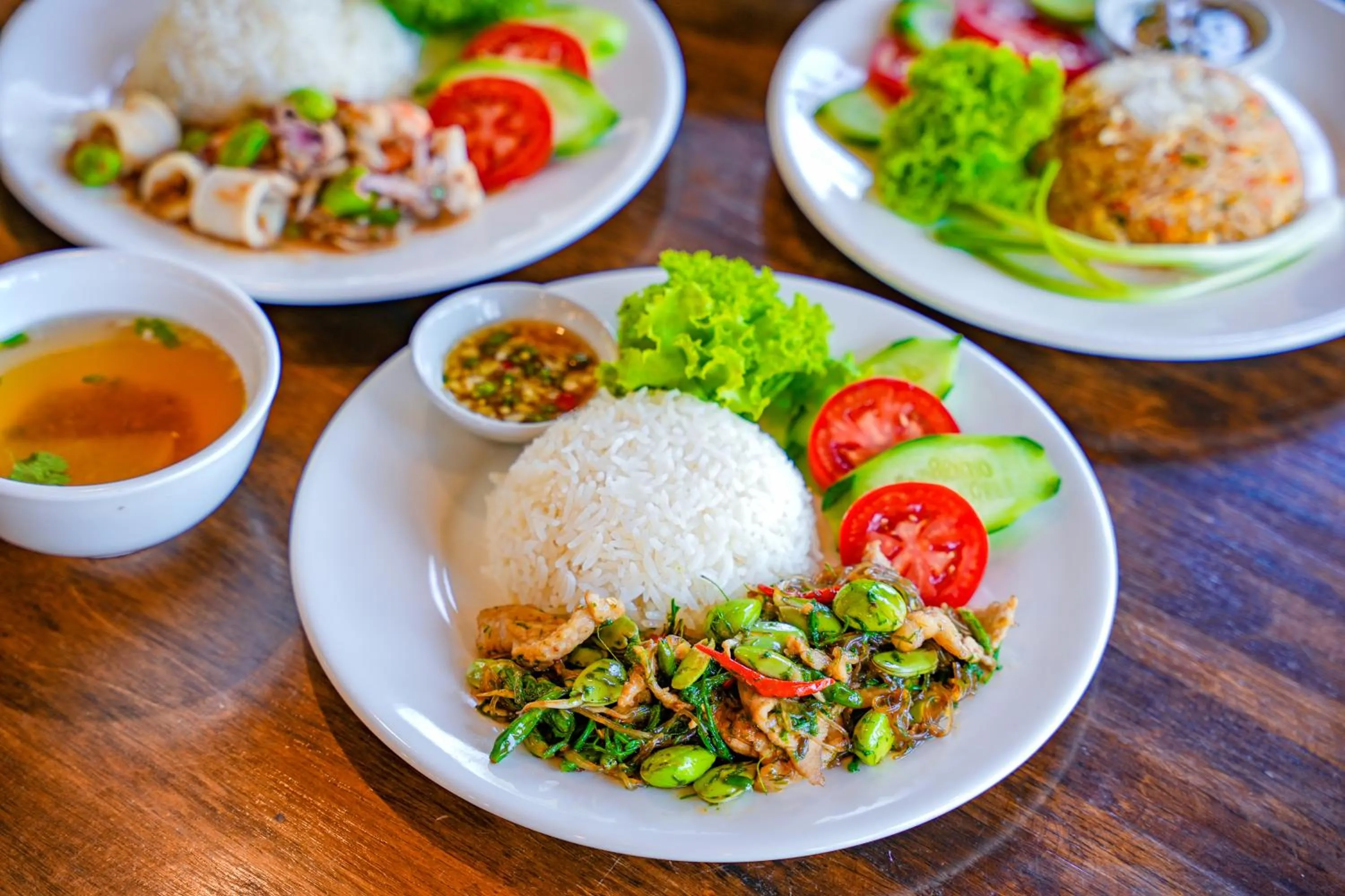 Restaurant/places to eat in Kenikar Raintree Residence Hotel