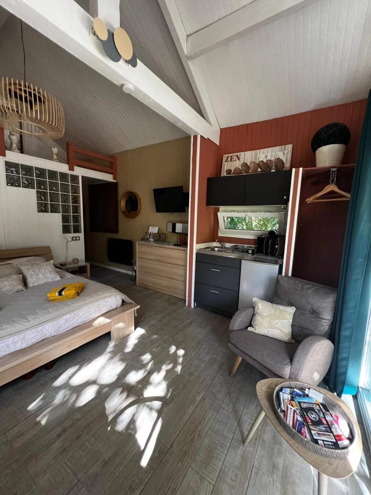 TV and multimedia, Bed in MAROSENIA TTIKI - Cabanes et Spa