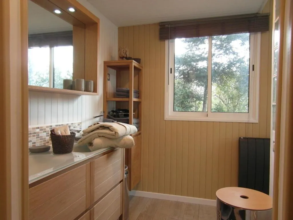 Bathroom in MAROSENIA TTIKI - Cabanes et Spa