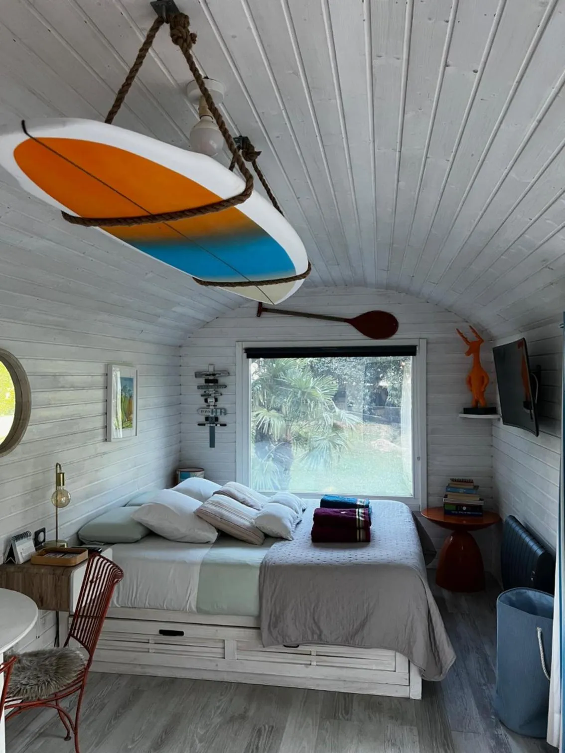 Decorative detail, Bed in MAROSENIA TTIKI - Cabanes et Spa